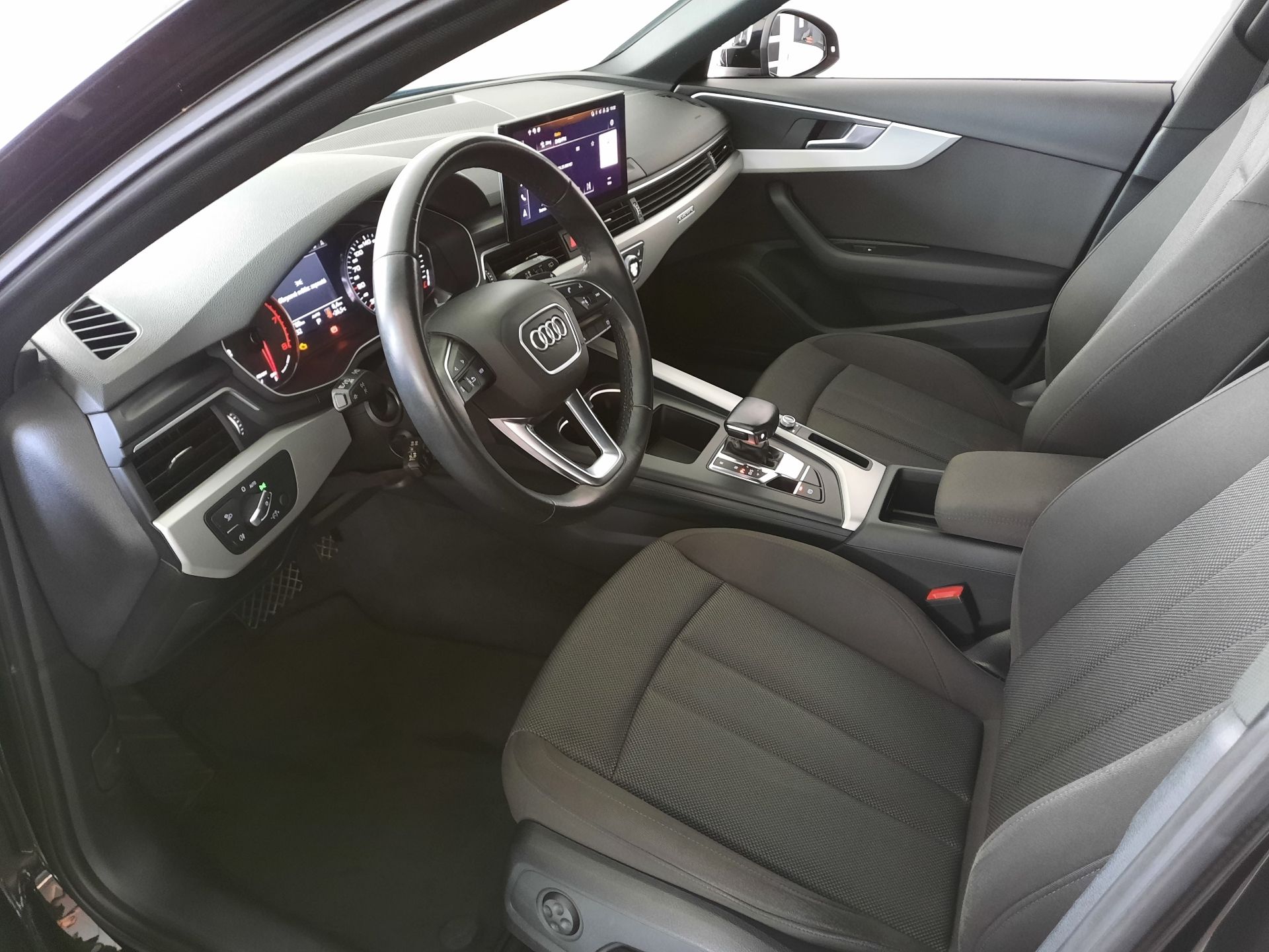 Audi A4 Avant, 40 TFSI quattro (150kW/204k) S - fotka 6