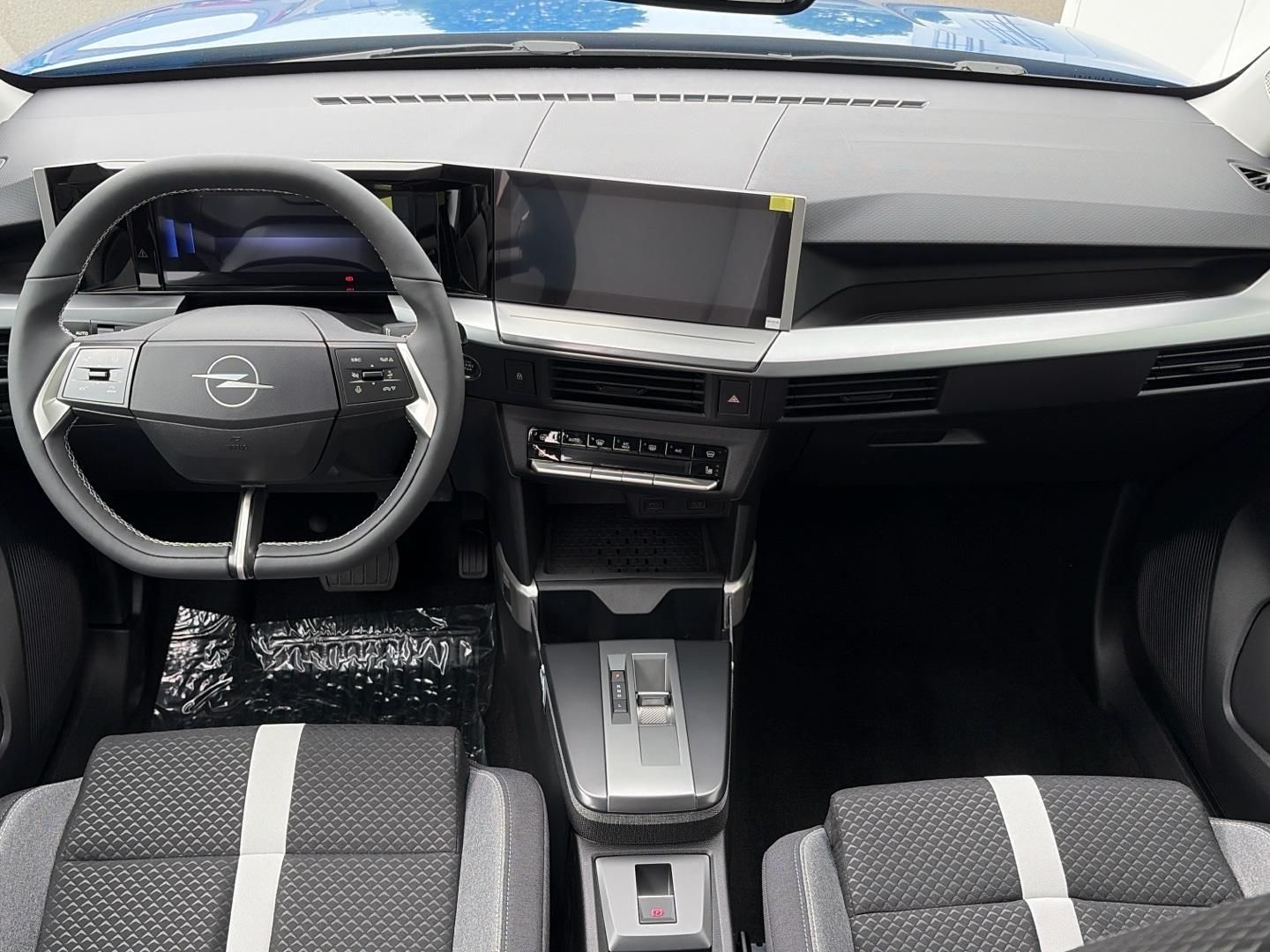 Opel Frontera, 1.2TURBO Hybrid 107kW GS - fotka 4
