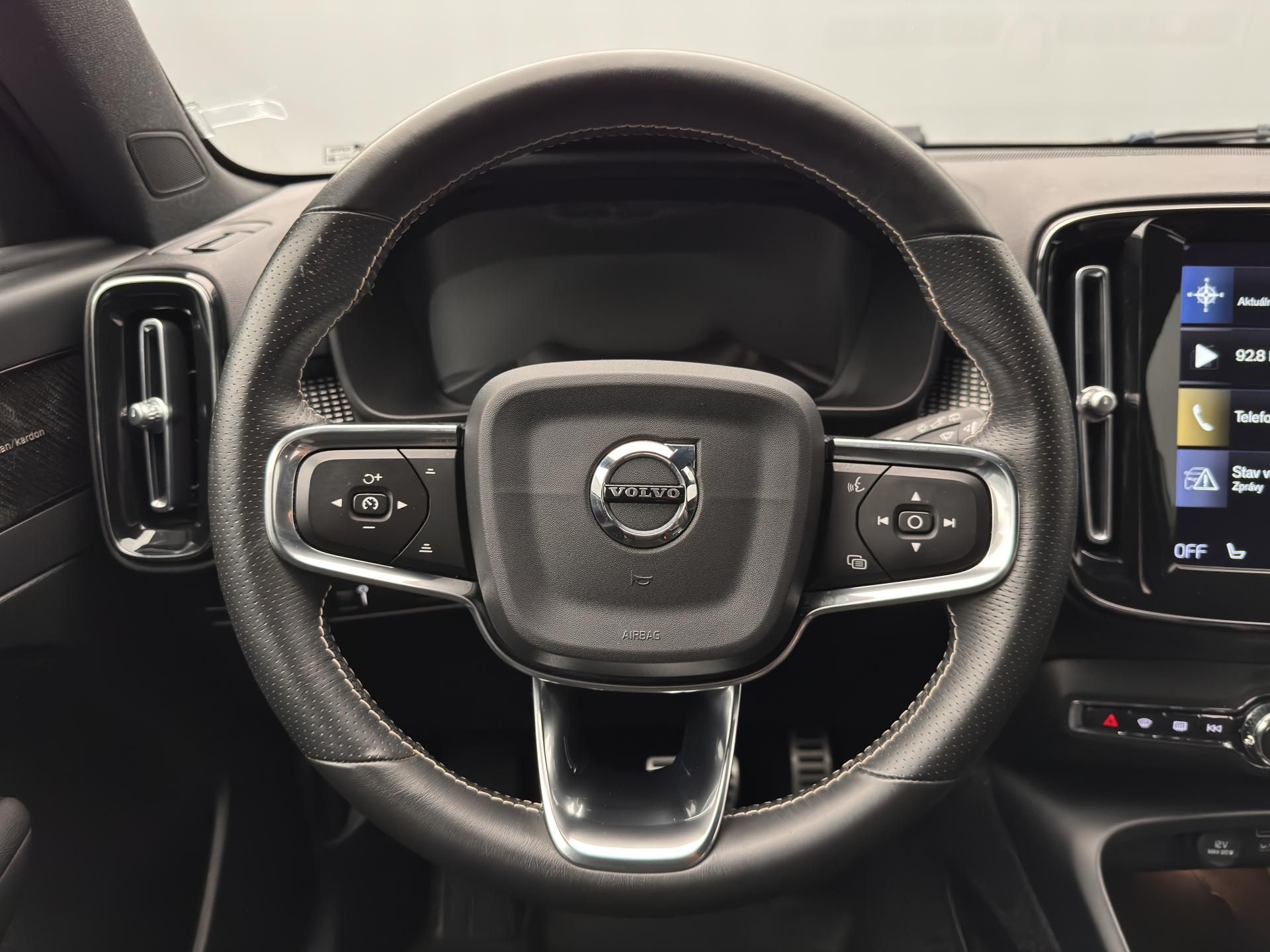 Volvo XC40, B4 AWD INSCRIPTION AUT - fotka 3