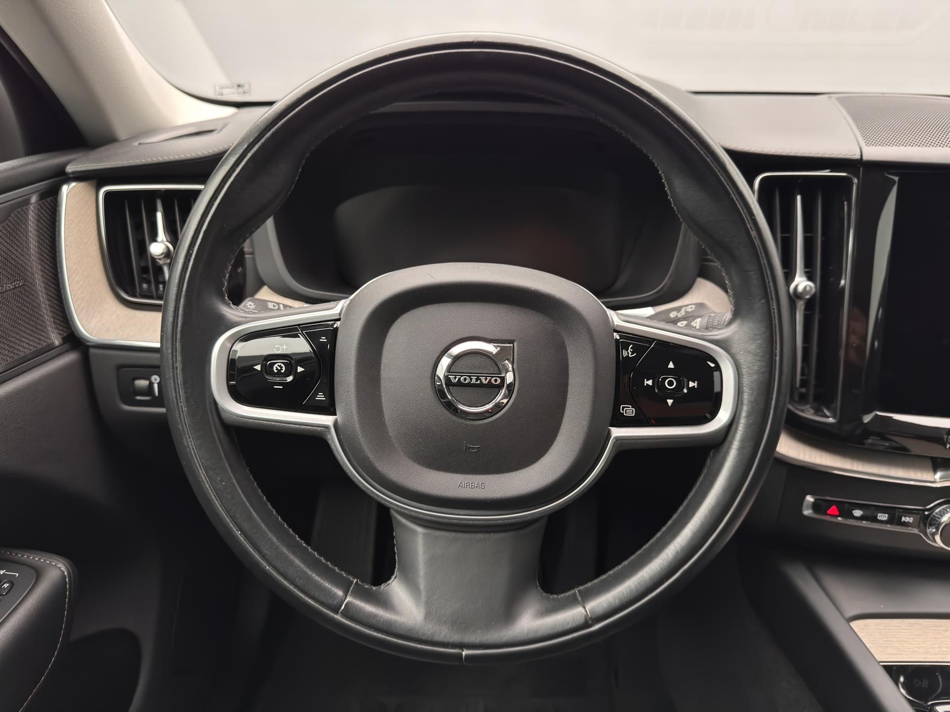 Volvo XC60, B4 INSCRIPTION CZ 1.maj - fotka 3