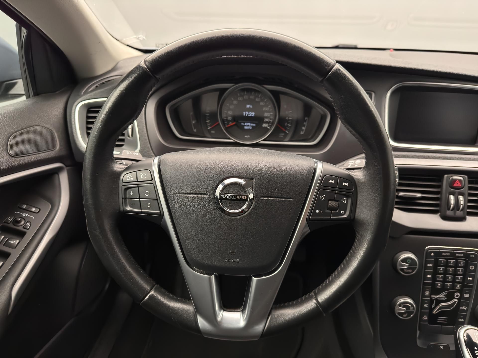 Volvo V40, T2 MOMENTUM AUT - fotka 3