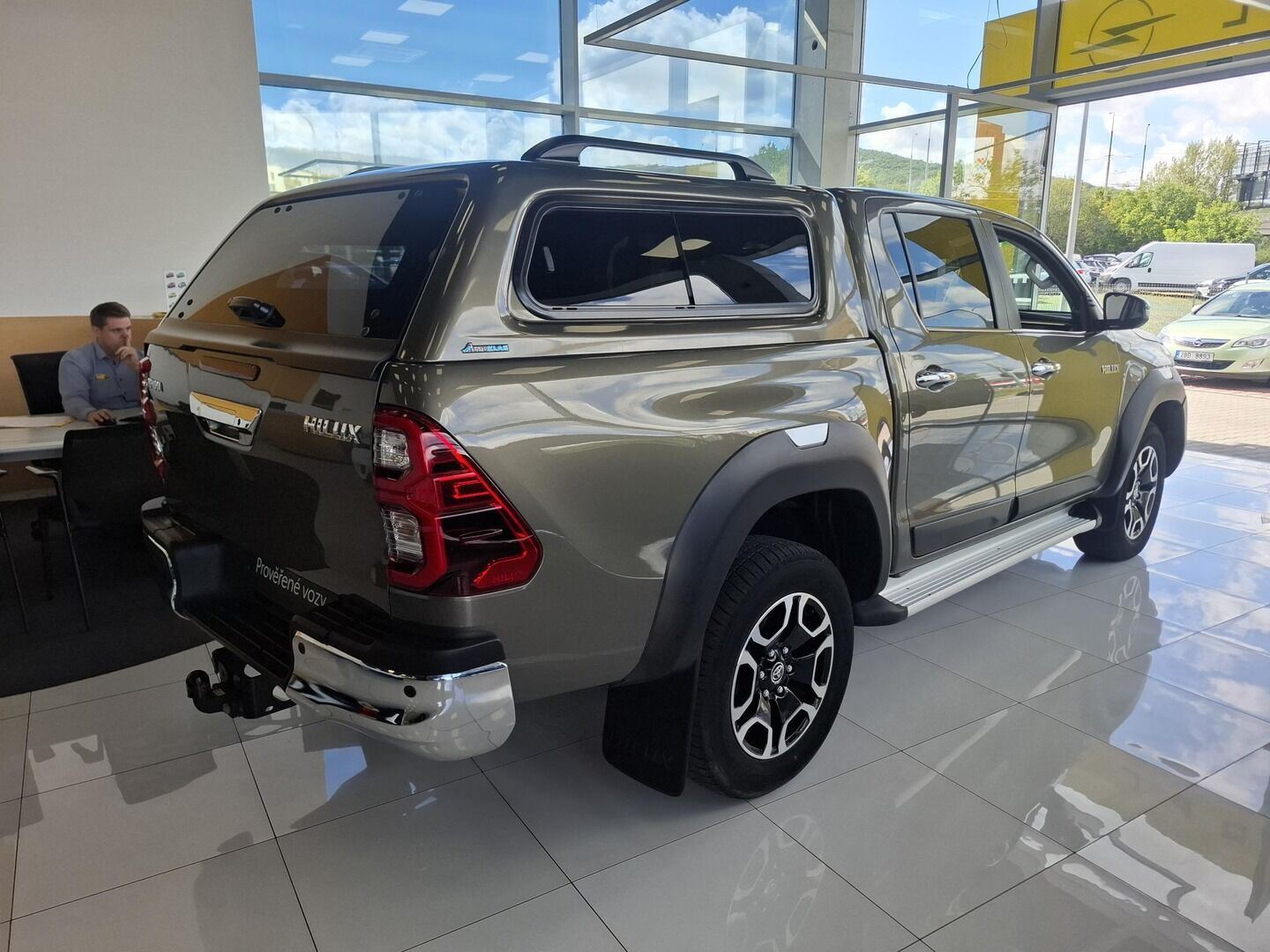 Toyota Hilux, 2.8D-4D 150KW EXecutive AT - fotka 3