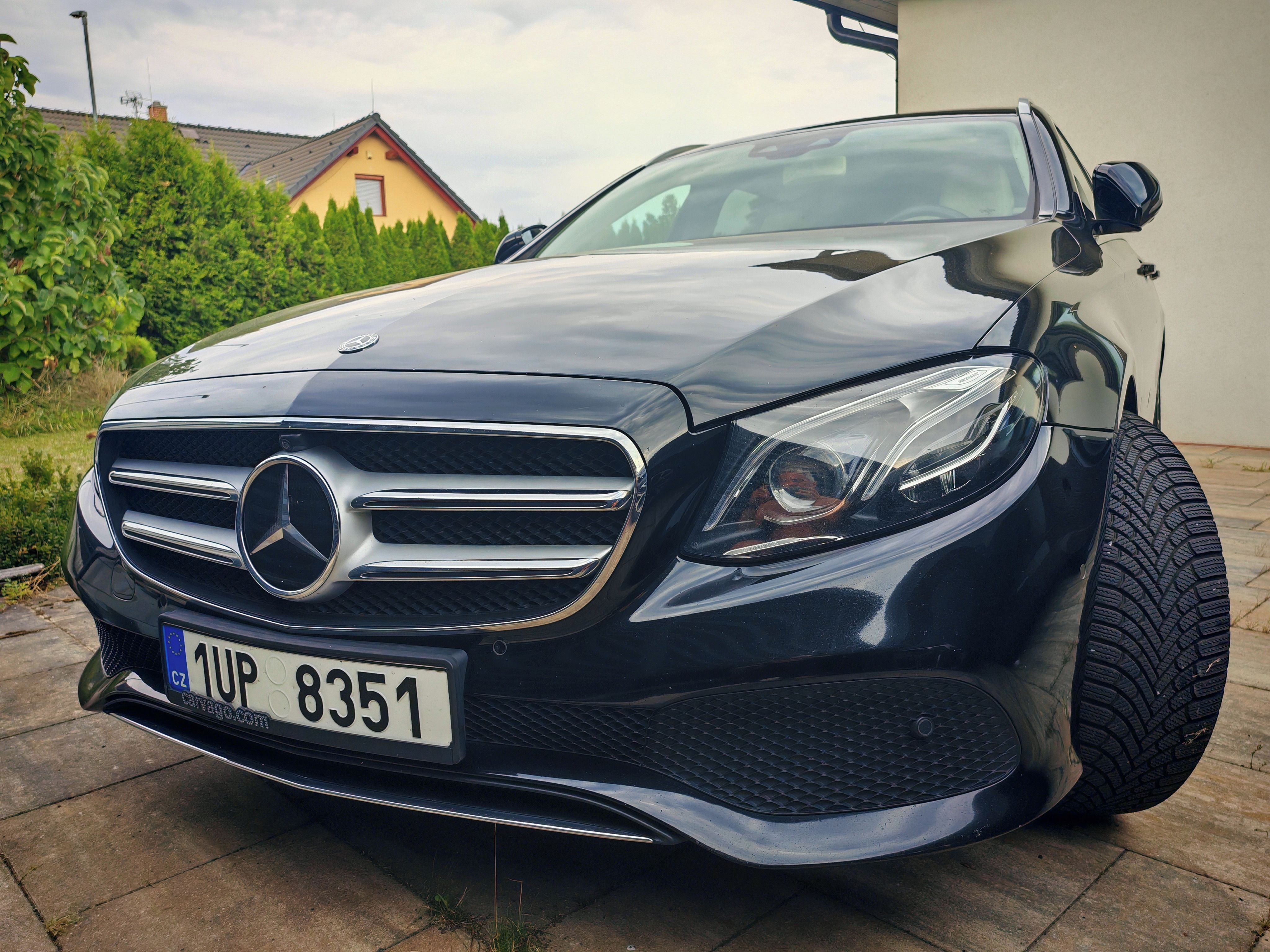 Mercedes-Benz Třídy E, 250HP, servisováno v aut. serv - fotka 2