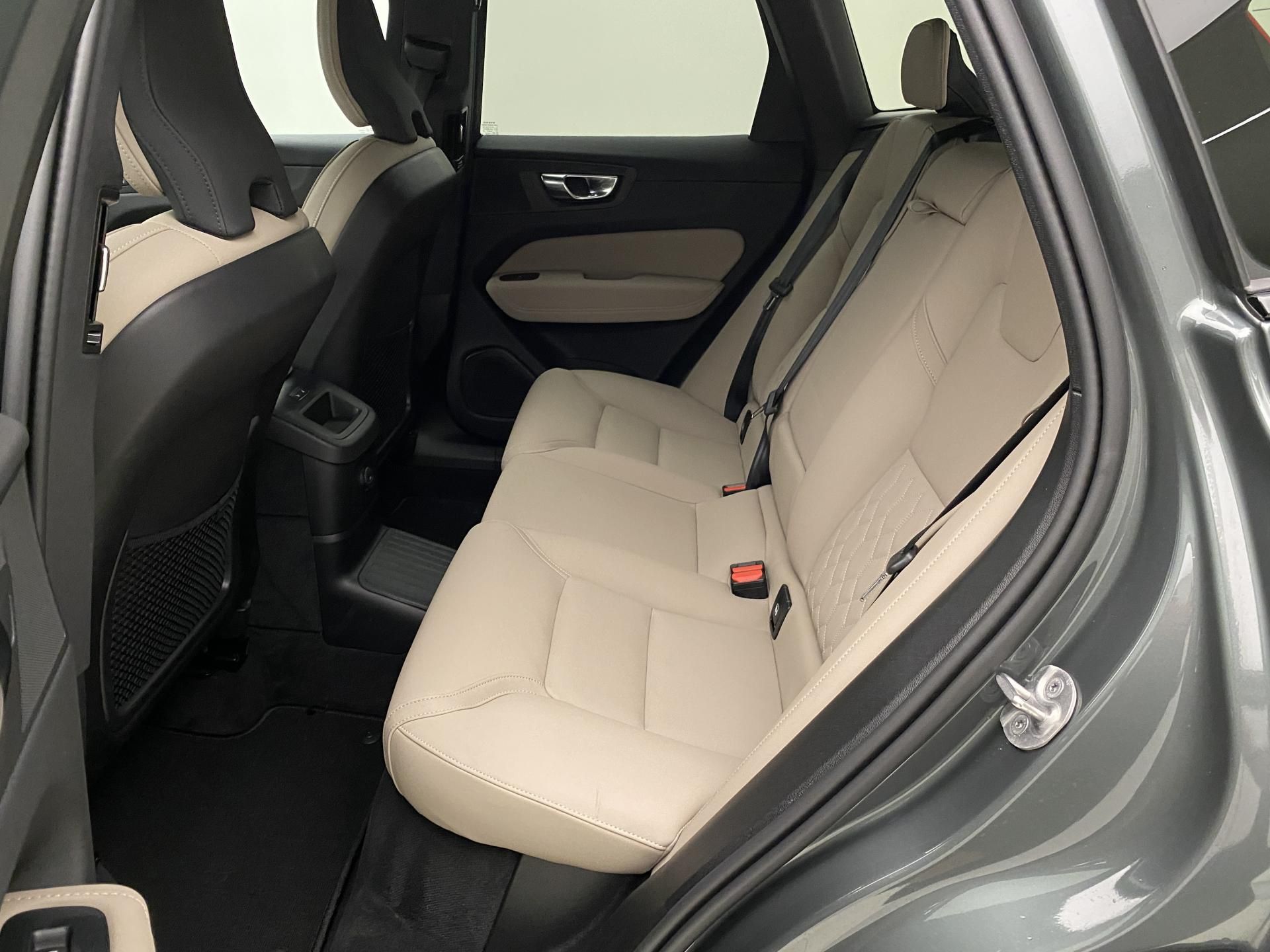 Volvo XC60, T8 AWD RECHARGE PLUS DARK - fotka 5