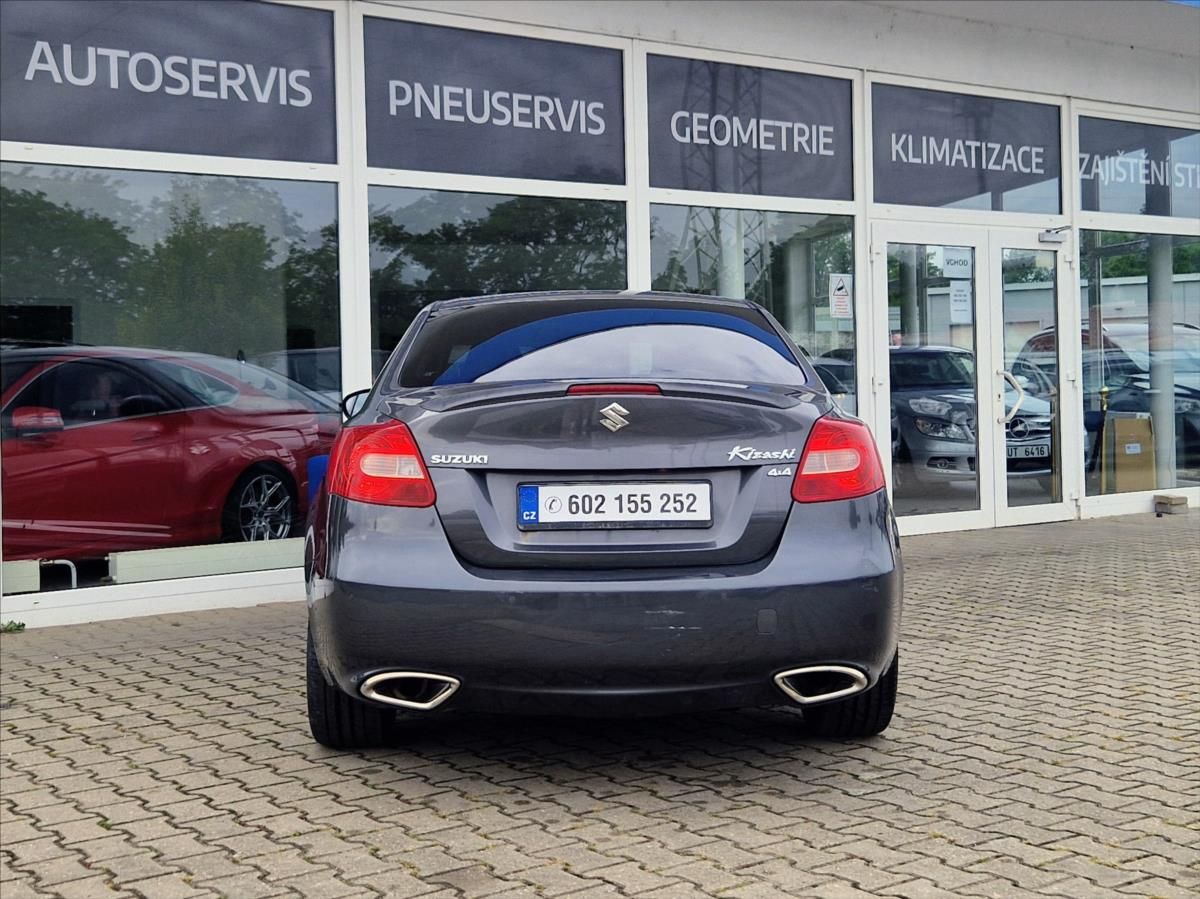 Suzuki Kizashi, 2,4 i 4x4 XENON AC ŠÍBR VÝHŘEV - fotka 4