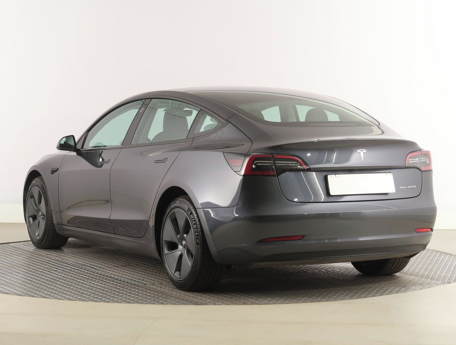 Tesla Model 3, Long Range 4WD 79kWh, SoH 97% - fotka 4