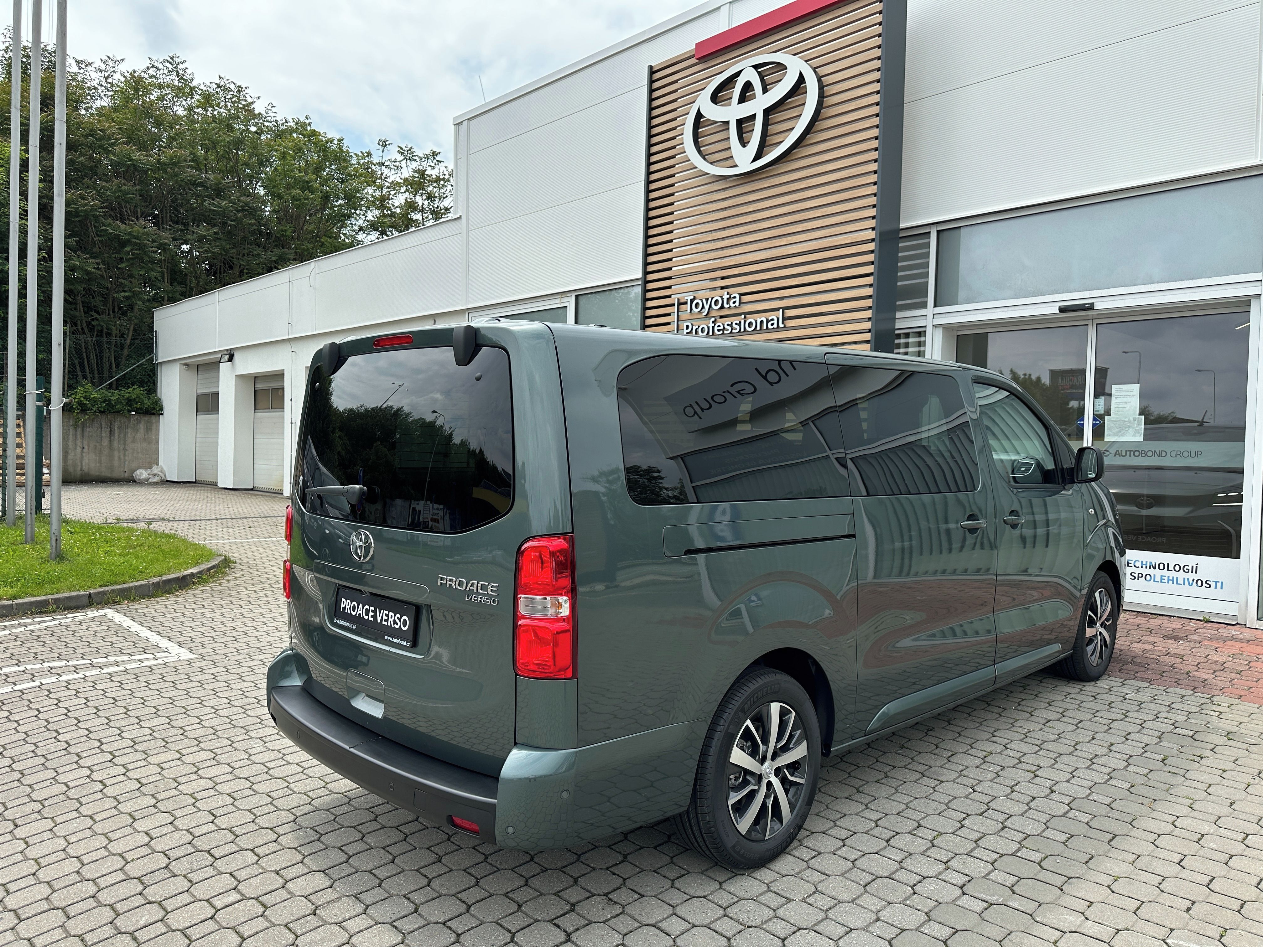 Toyota Proace Verso, 2,2D 8AT 180HP FAMILY 8 LONG - fotka 6