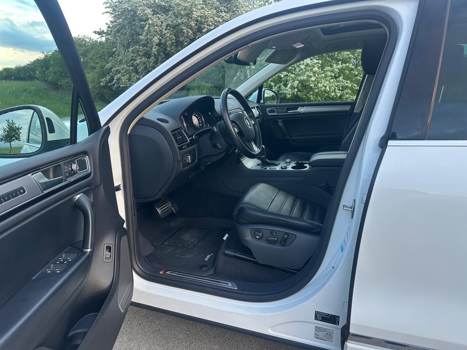 Volkswagen Touareg, 3.0 TDi R-Line 4x4 - fotka 4