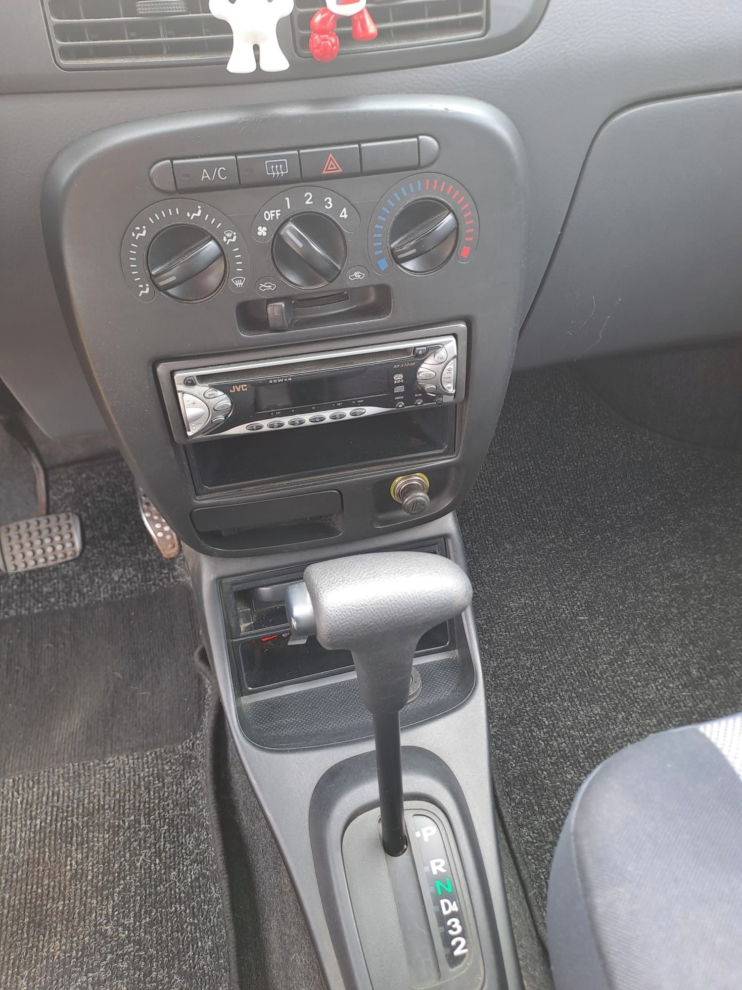 Daihatsu Cuore, Daihatsu Cuore 1.0, aut., 2004 - fotka 6