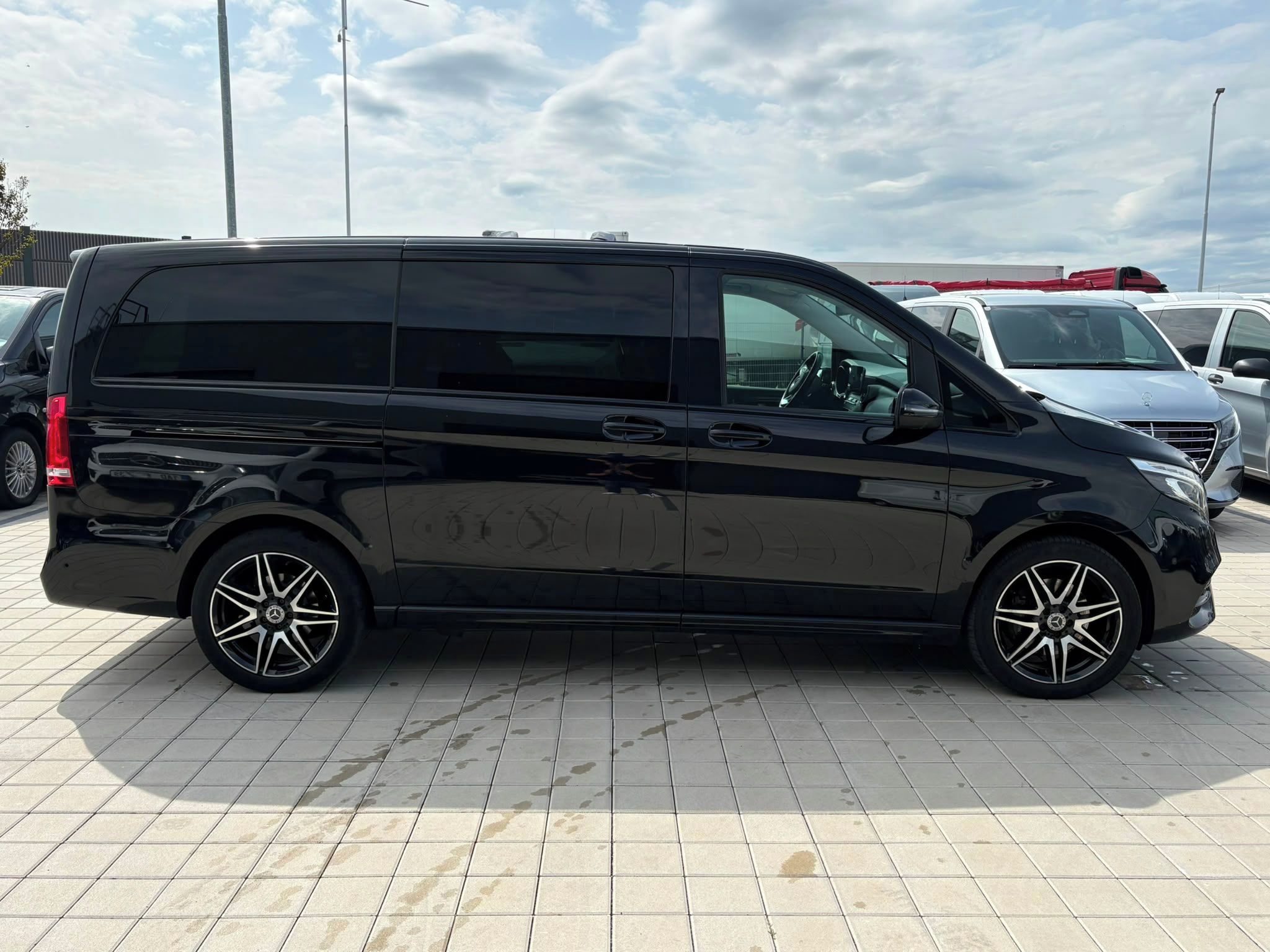 Mercedes-Benz Třídy V, 300d Long 4Matic Exclusive CZ - fotka 4