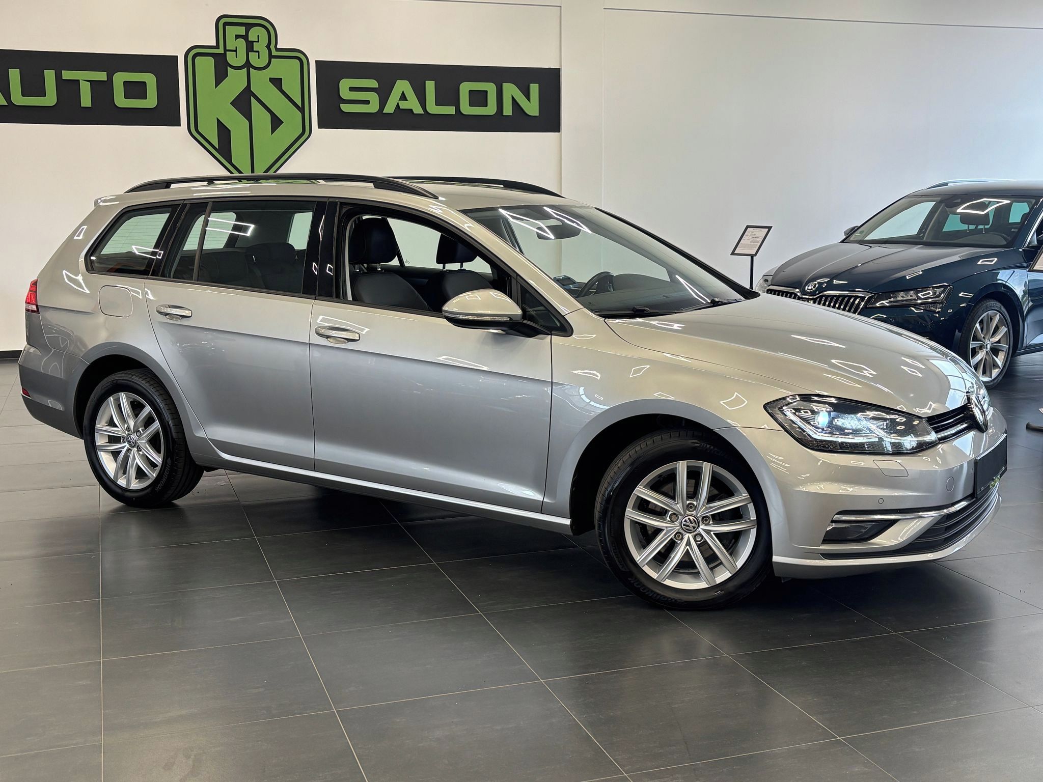 Volkswagen Golf, 1.6 TDI 85kW DSG, LED, Senzory - fotka 2
