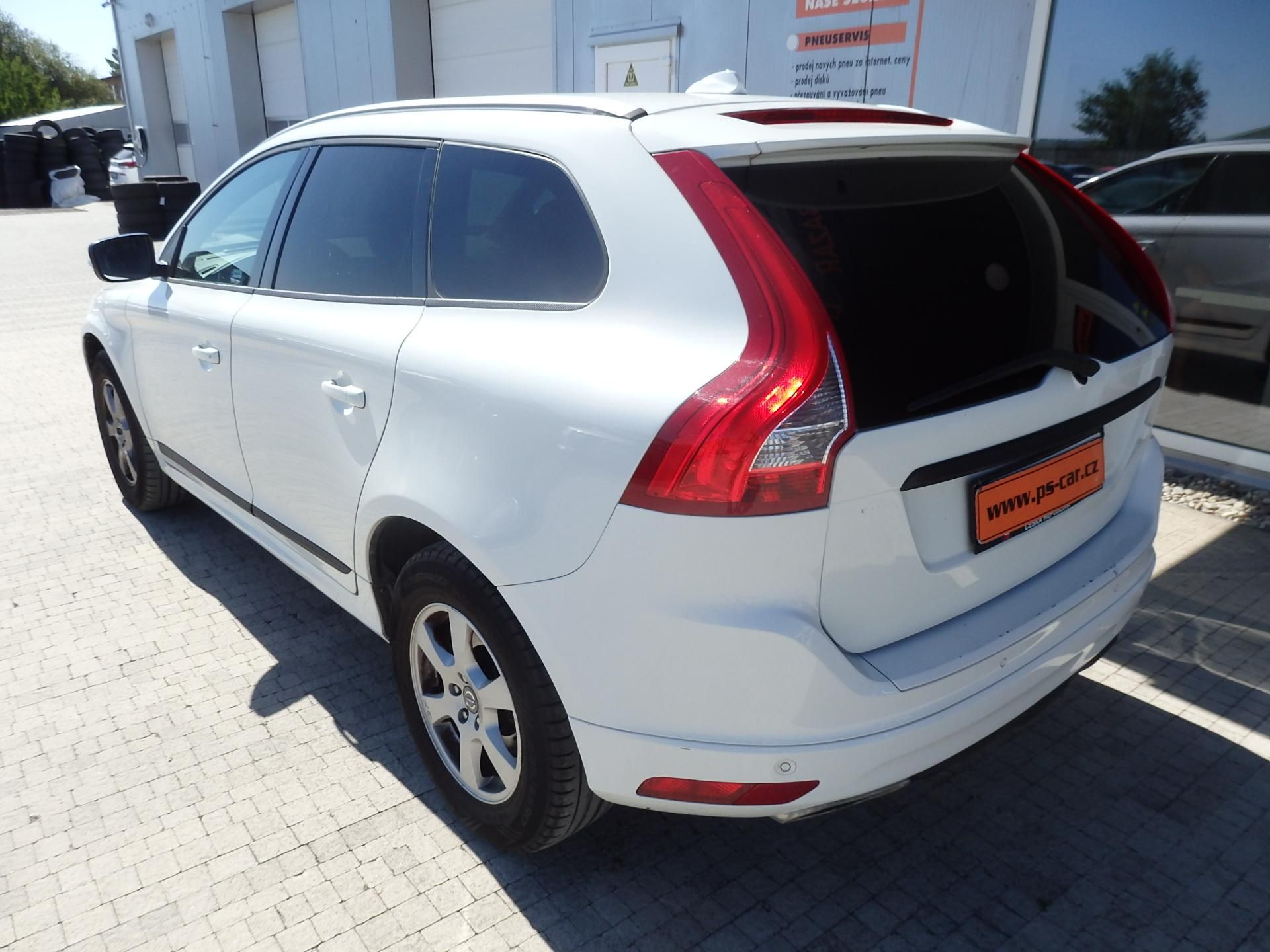 Volvo XC60, 2.4 D 158 kW AWD NAVI, ZÁVĚS - fotka 5
