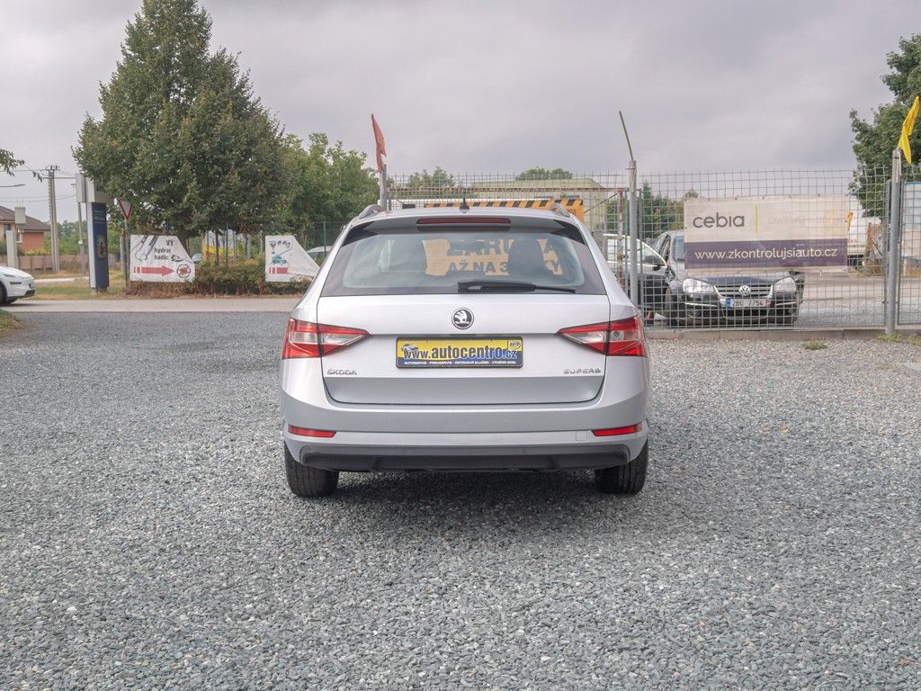 Škoda Superb, ČR 2.0TDI 110KW DSG – NAVI - fotka 6