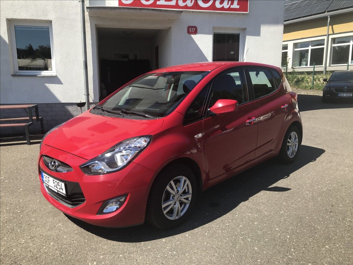 Hyundai ix20, 1,6 i 91kW Automat - fotka 3