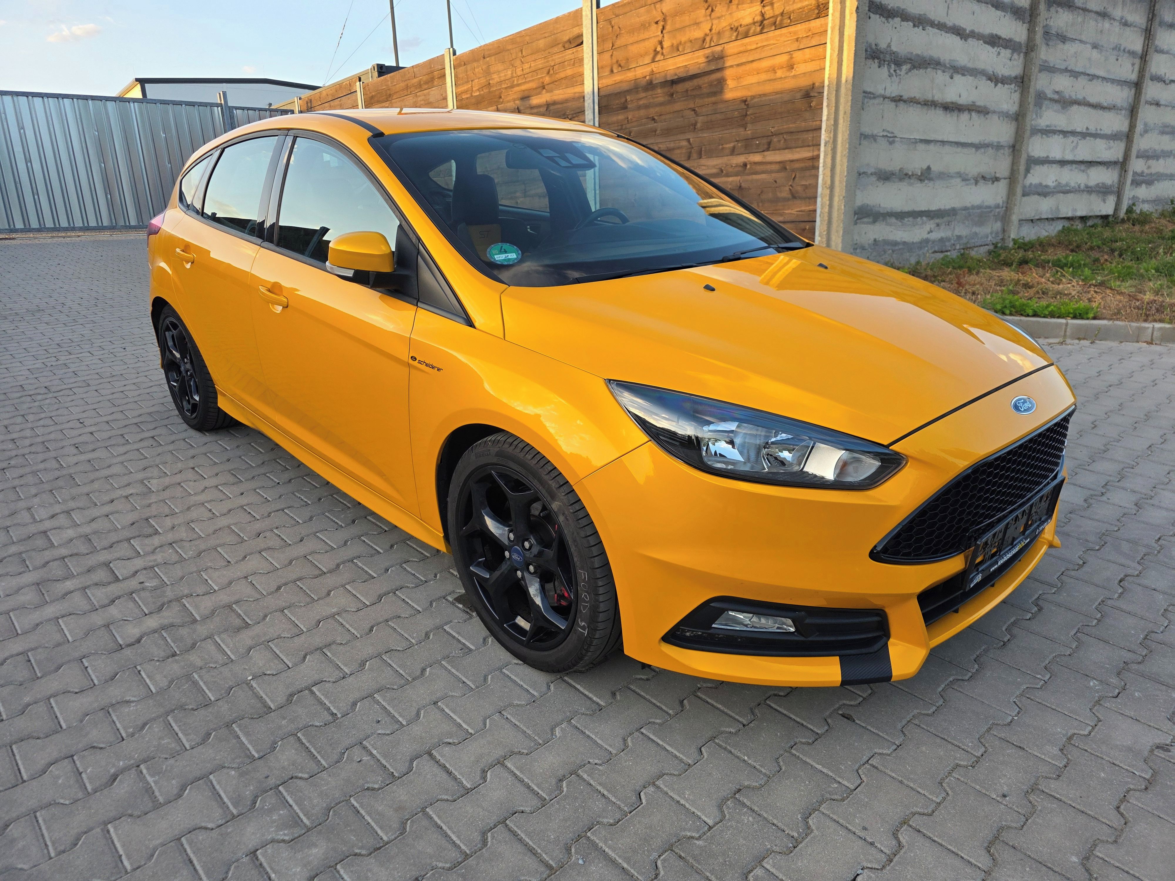 Ford Focus, 2.0 ST 184kW Recaro Top Stav - fotka 2