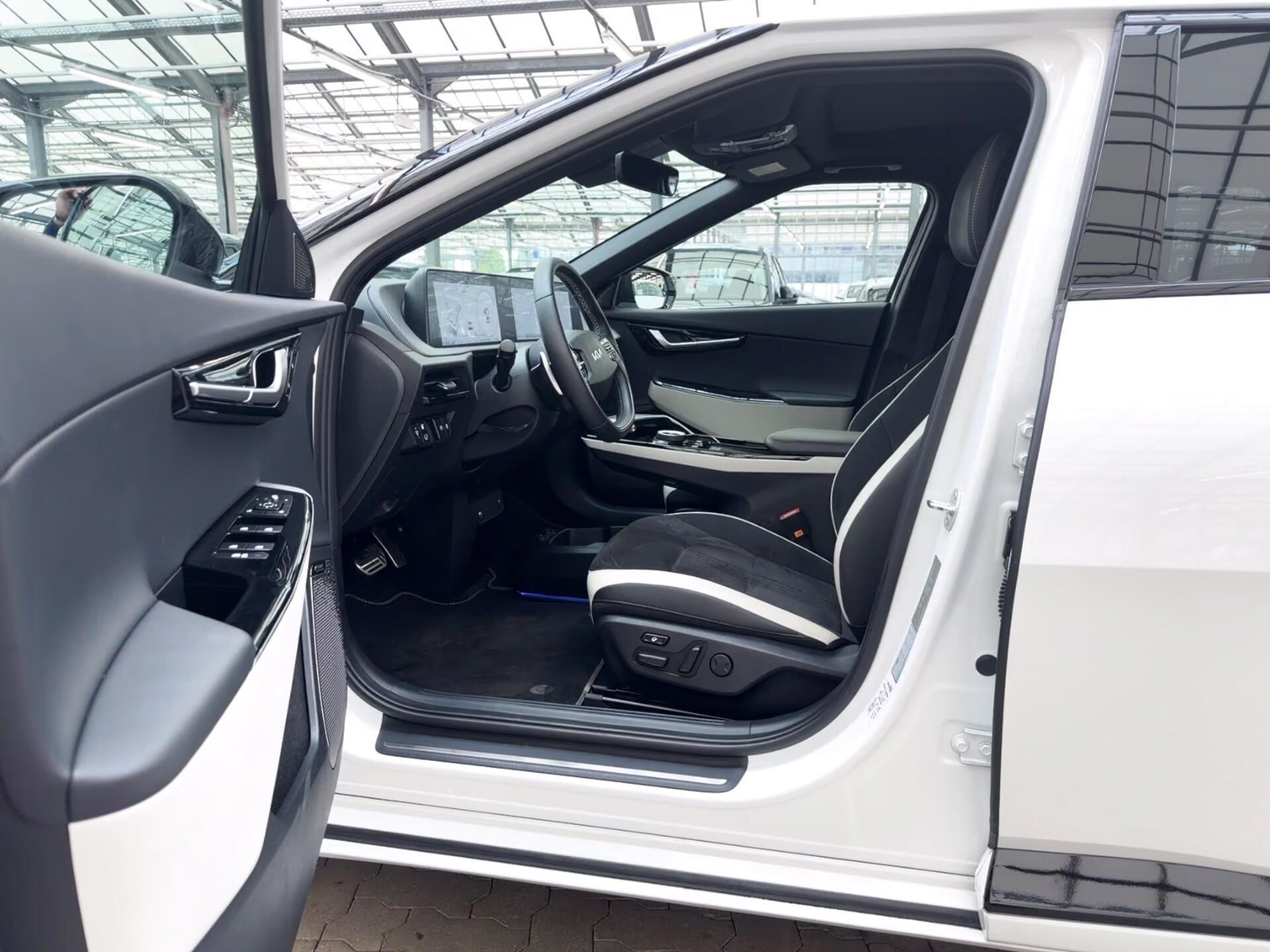 Kia EV6, GT-Line 77.4kWh Pano Meridian - fotka 6