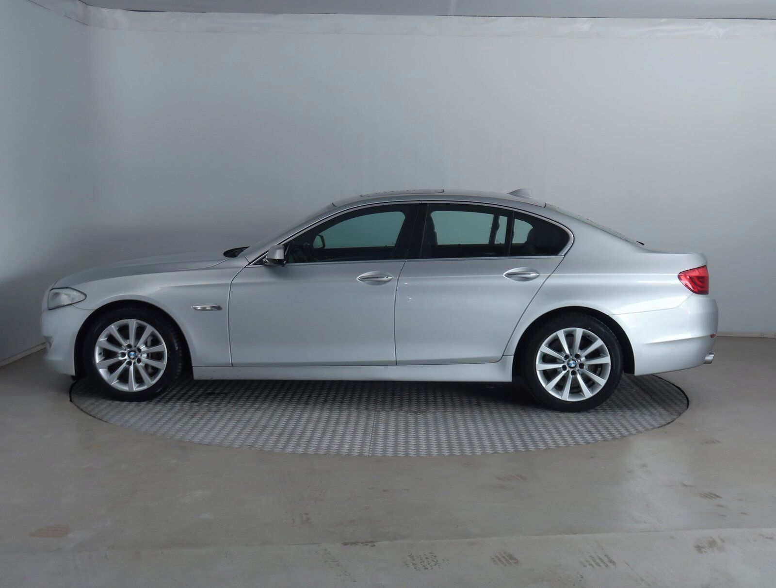 BMW Řada 5, 530d xDrive, Modern Line, 4X4 - fotka 3
