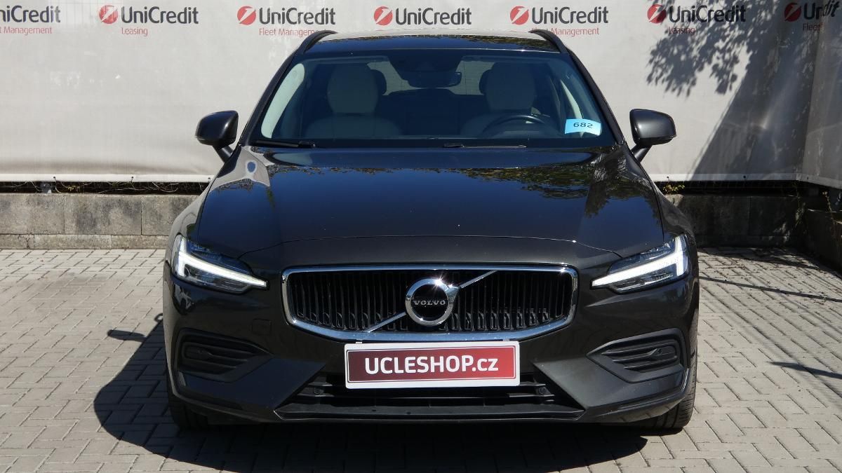 Volvo V60, B4 FWD Momentum Pro Auto - fotka 2
