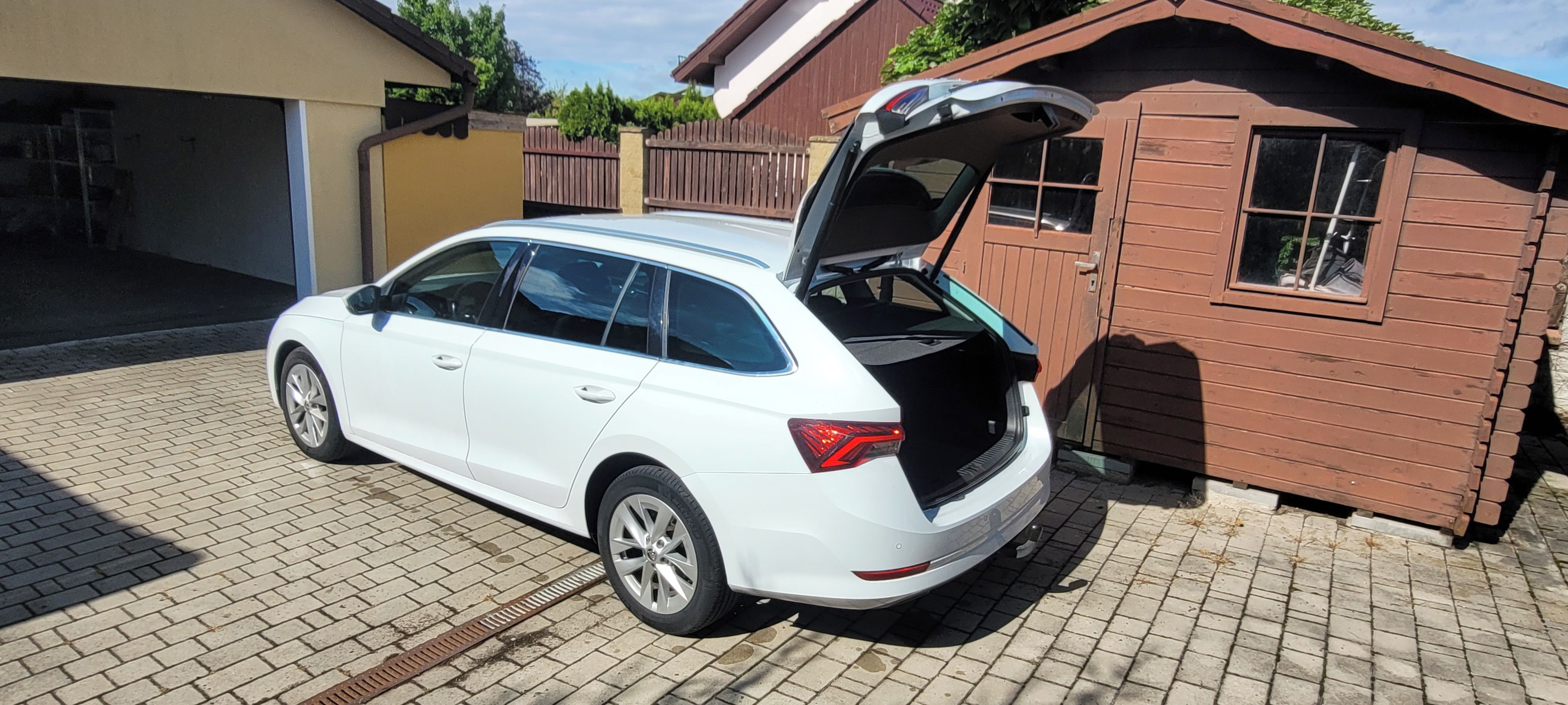 Škoda Octavia, 4 2,0TDi 110kw DSG VIRTUAL - fotka 6