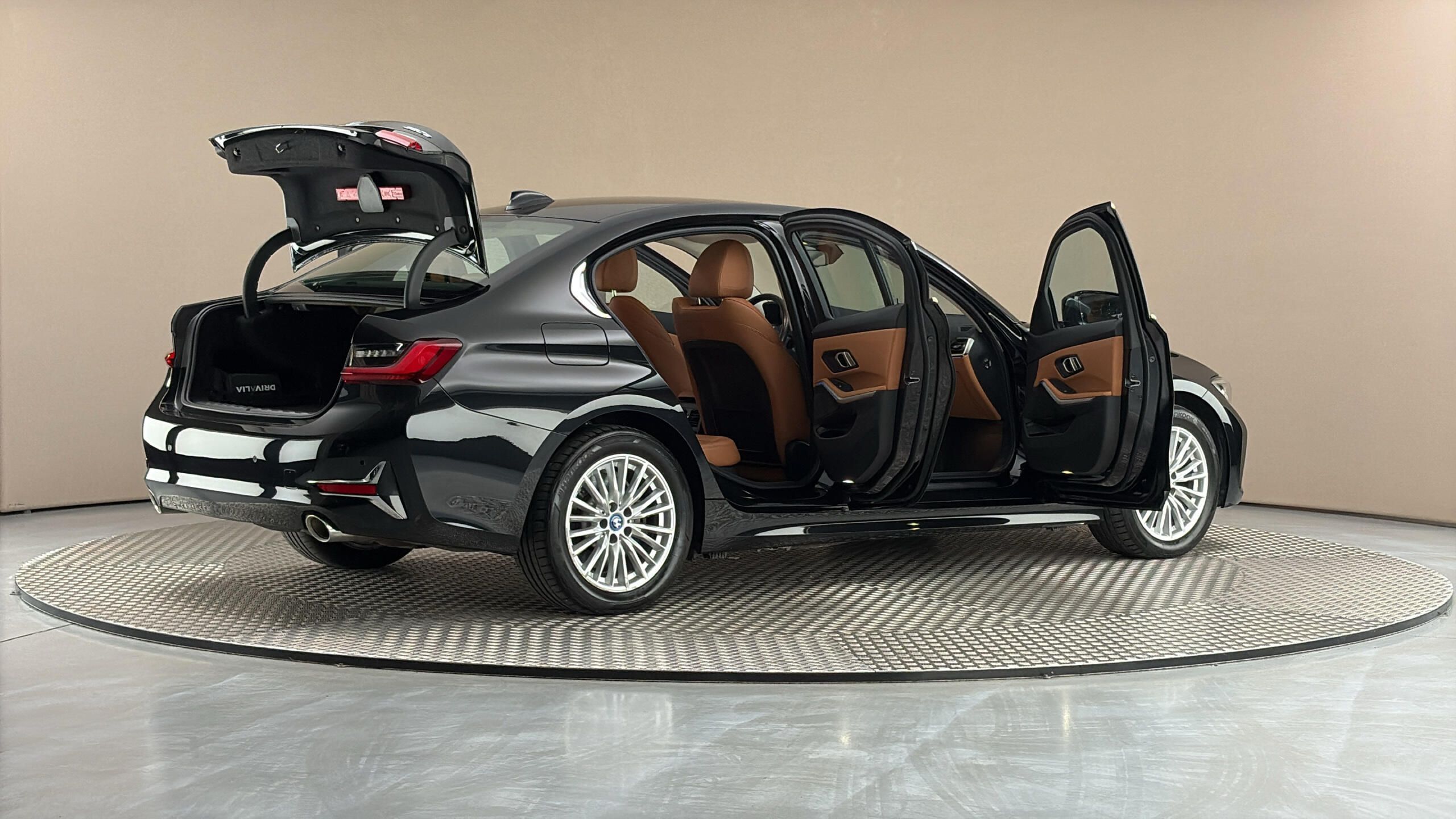 BMW Řada 3, 320e AUT Luxury Line - fotka 6