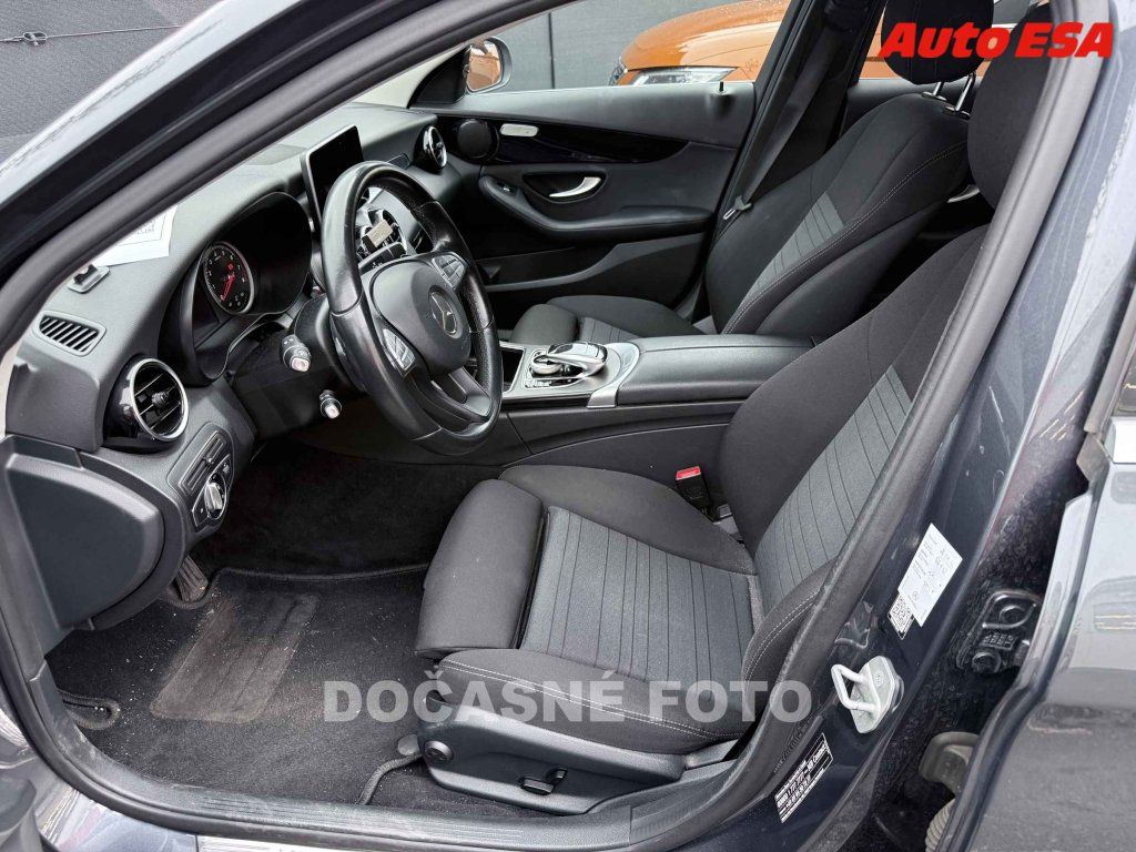 Mercedes-Benz Třídy C, 1.6 - fotka 3