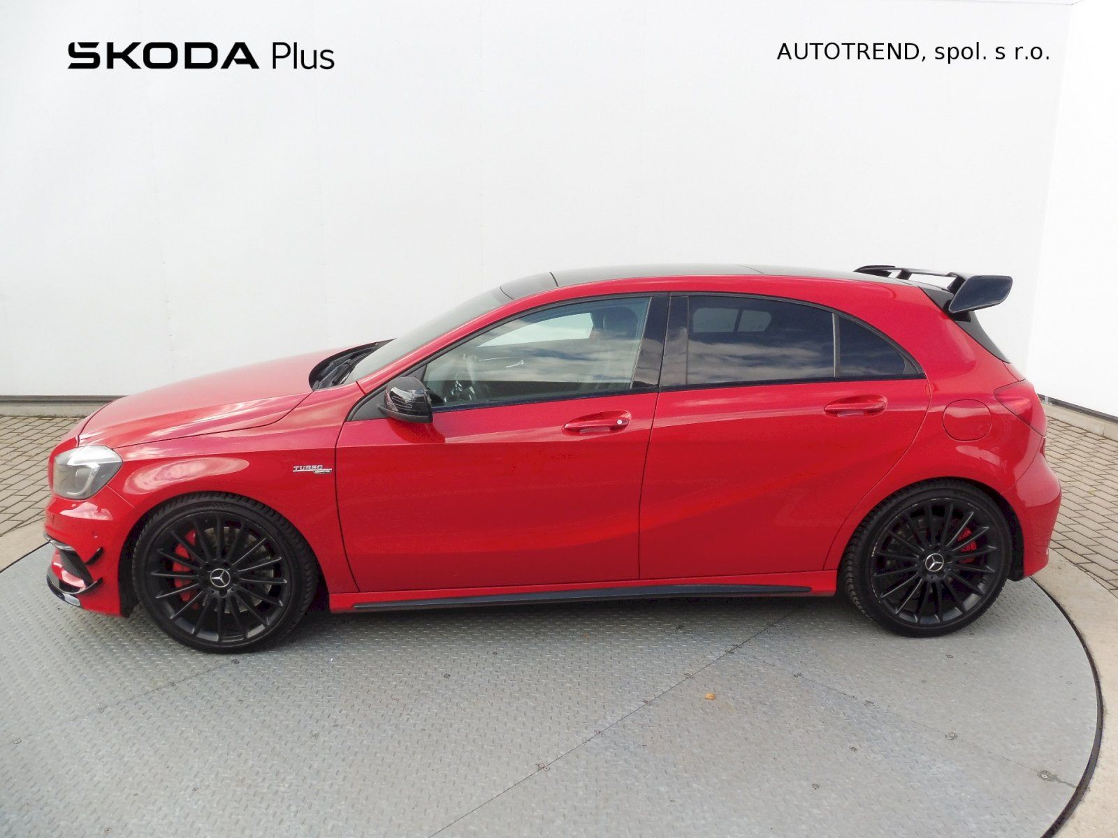 Mercedes-Benz Třídy A, A45 AMG 2,0 265kW 4MATIC Perfo - fotka 3