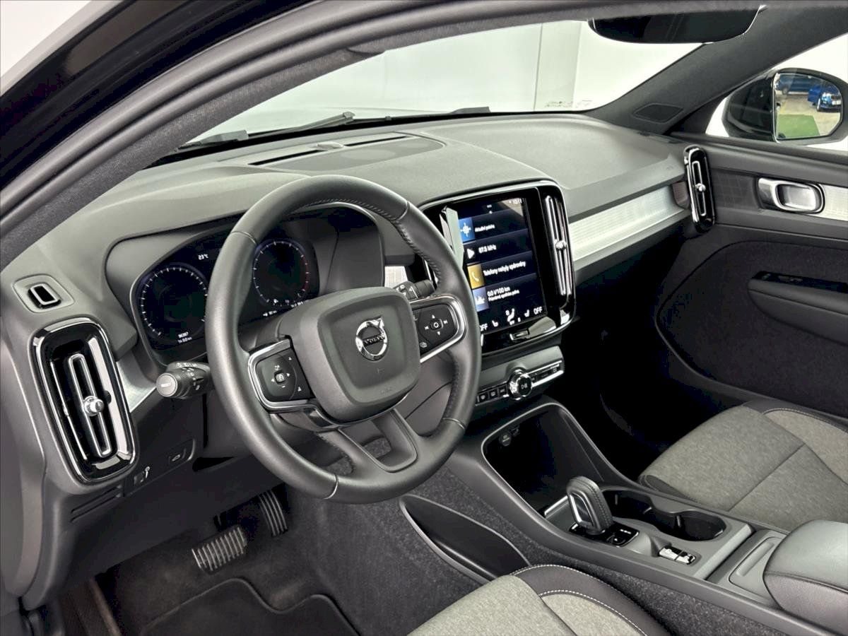 Volvo XC40, T295 kW Momentum PRO AT - fotka 6