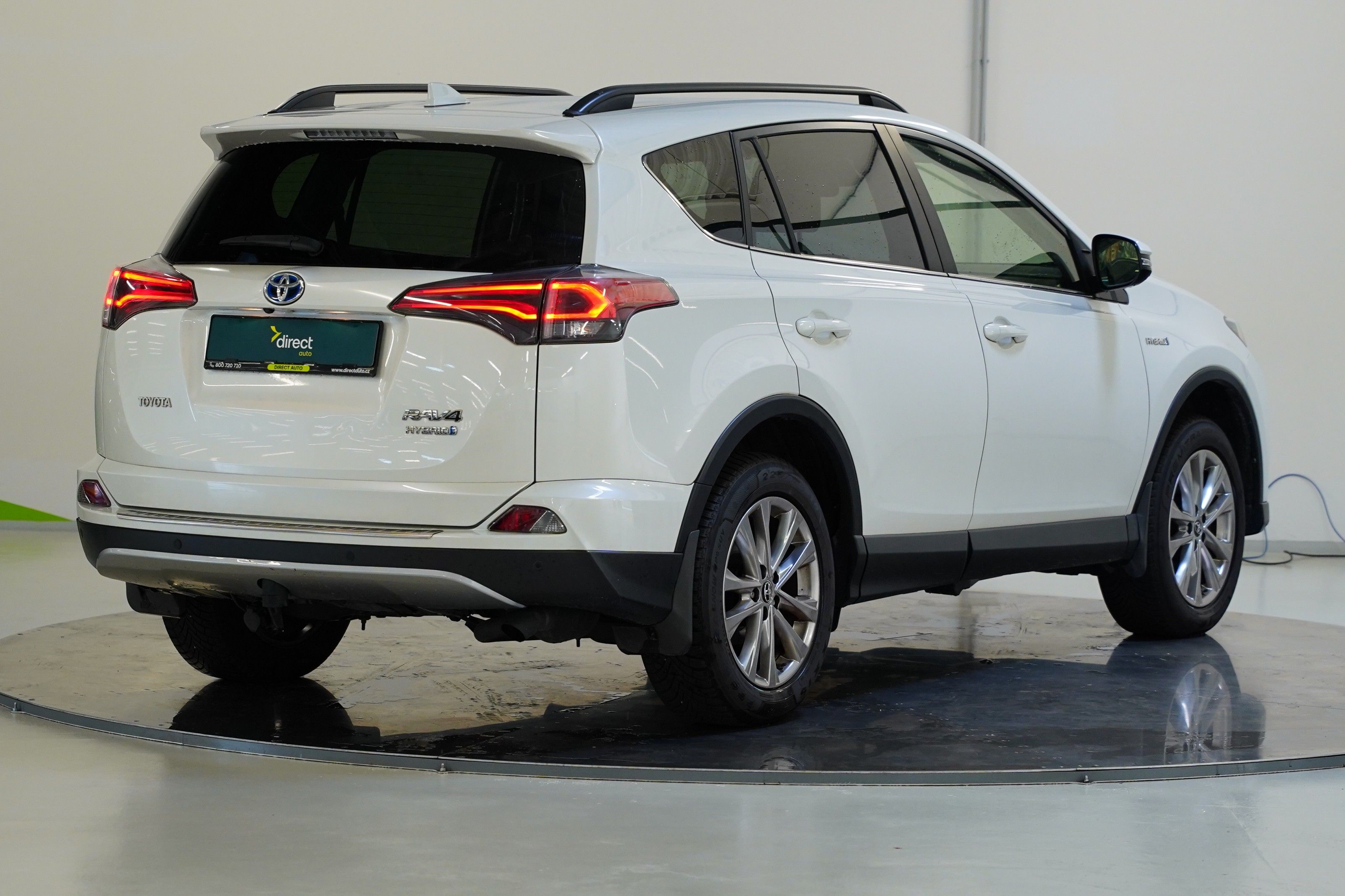 Toyota Rav4, 2.5 Hybrid 145 kW Executive - fotka 2