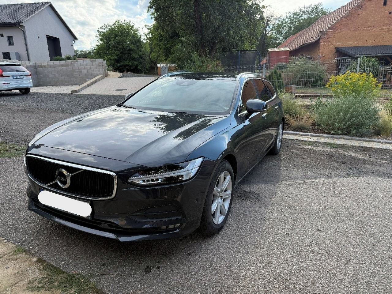 Volvo V90, D4 AWD Momentum AT8, ČR - fotka 3
