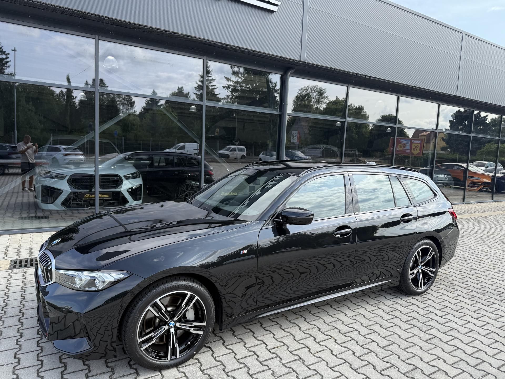 BMW Řada 3, 330i XDRIVE 180kW M-PAKET TOP! - fotka 3