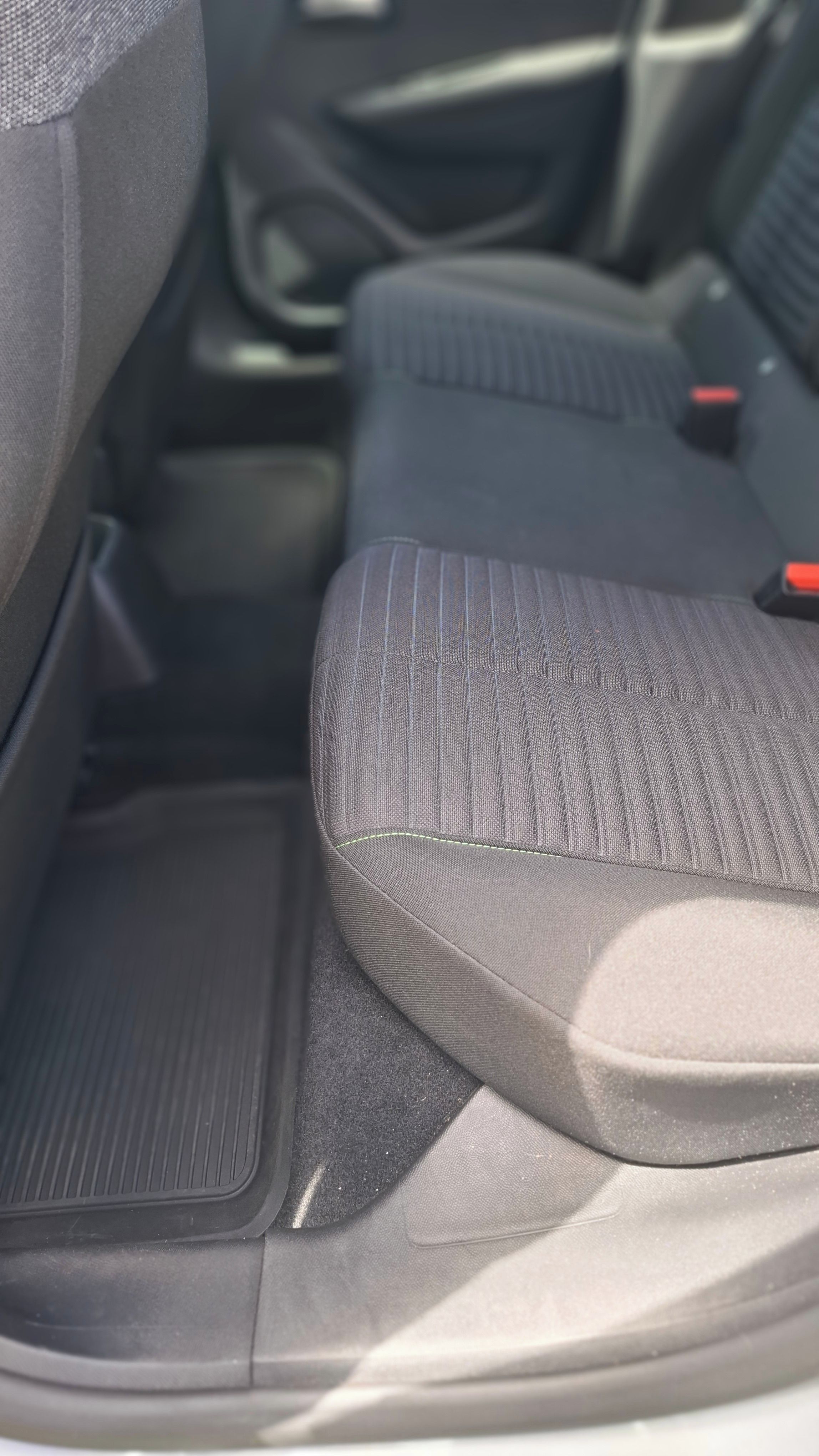 Peugeot 208, 1.2 PureTech, klima, TOP stav - fotka 6