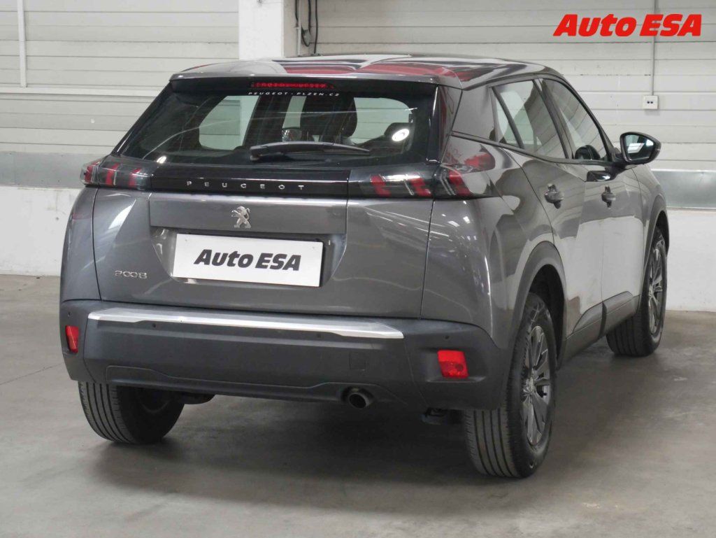 Peugeot 2008, 1.2 - fotka 6