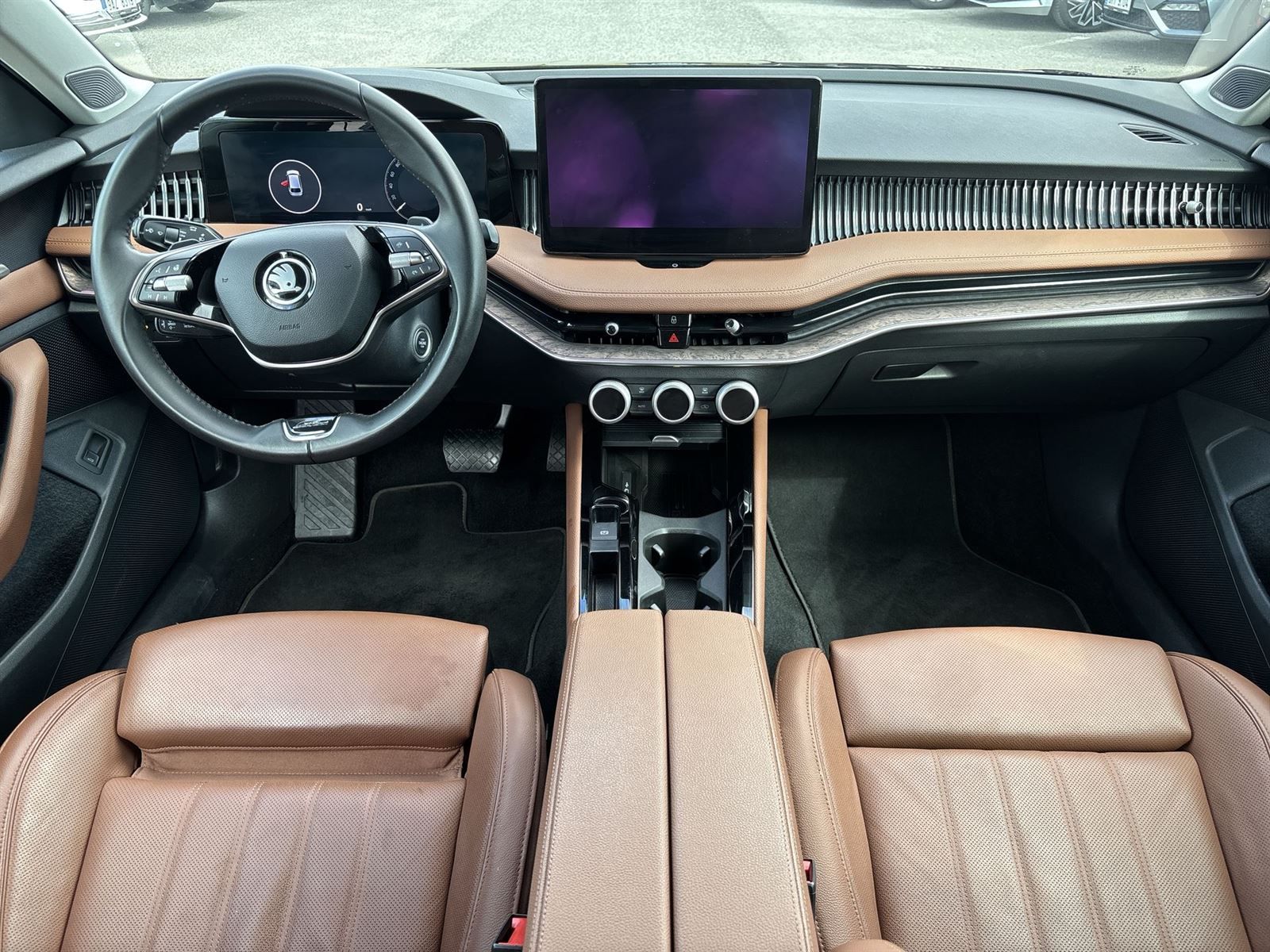 Škoda Superb, Combi 2.0 TDI DSG L&K - fotka 5