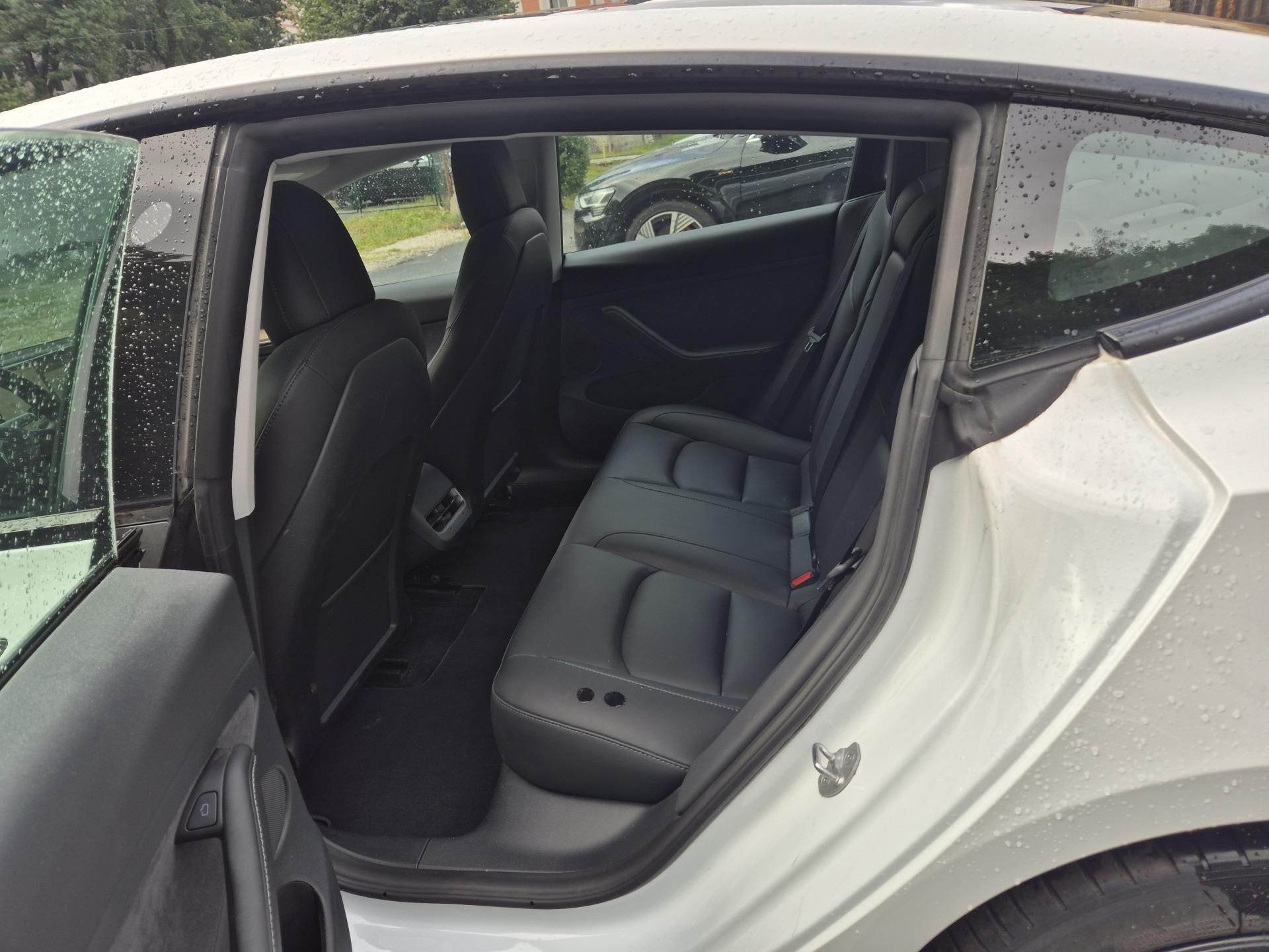 Tesla Model 3, STANDART RANGE 208w SOH 96,0% - fotka 4
