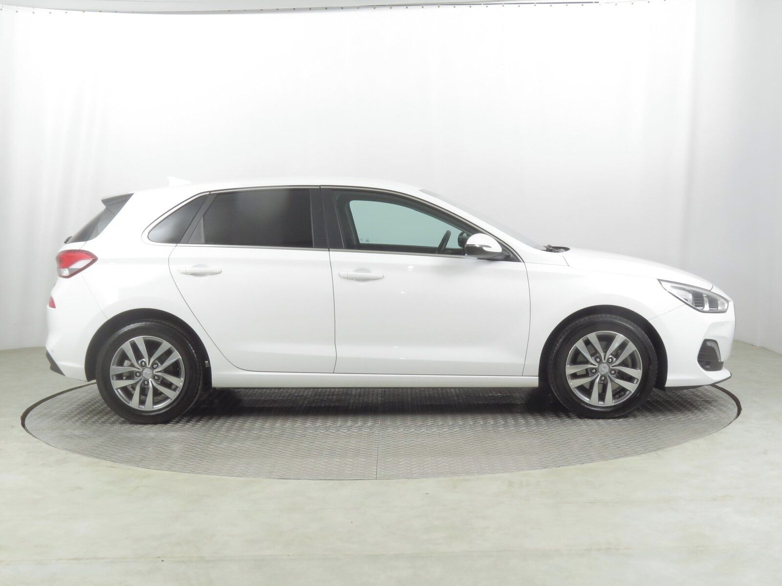 Hyundai i30, 1.4 T-GDI, Family, Automat - fotka 6