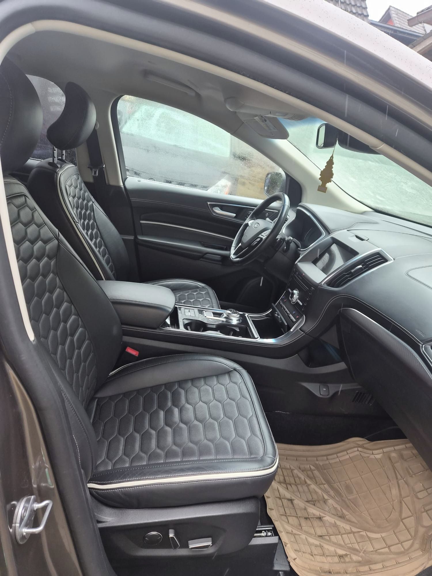 Ford Edge, Vignale, 4x4, automat - fotka 5