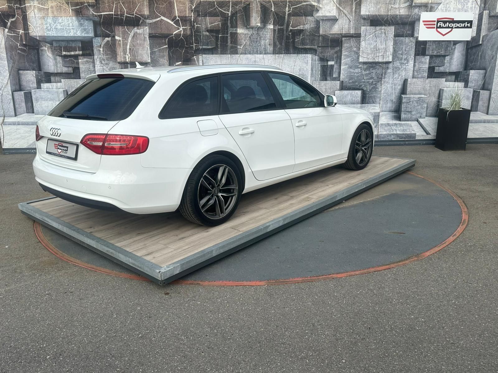 Audi A4, 2.0TDi,105KW,VYHŘ.SED.,TEMP. - fotka 6