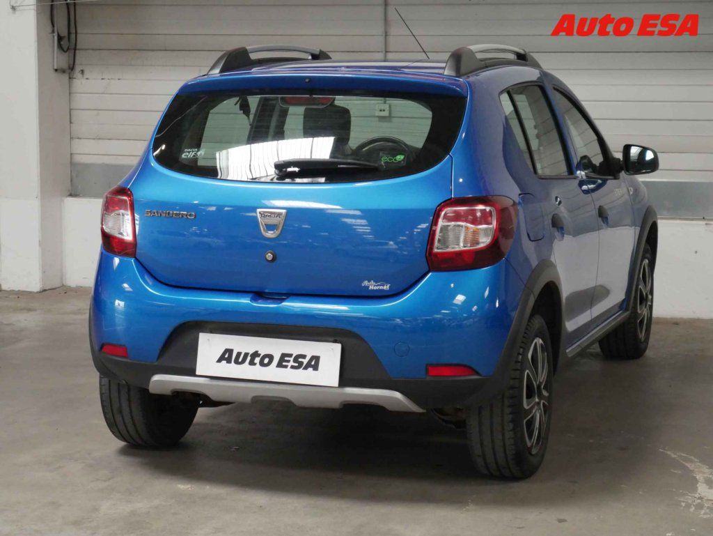 Dacia Sandero, 1.0,2.maj,ČR,AC,temp - fotka 6
