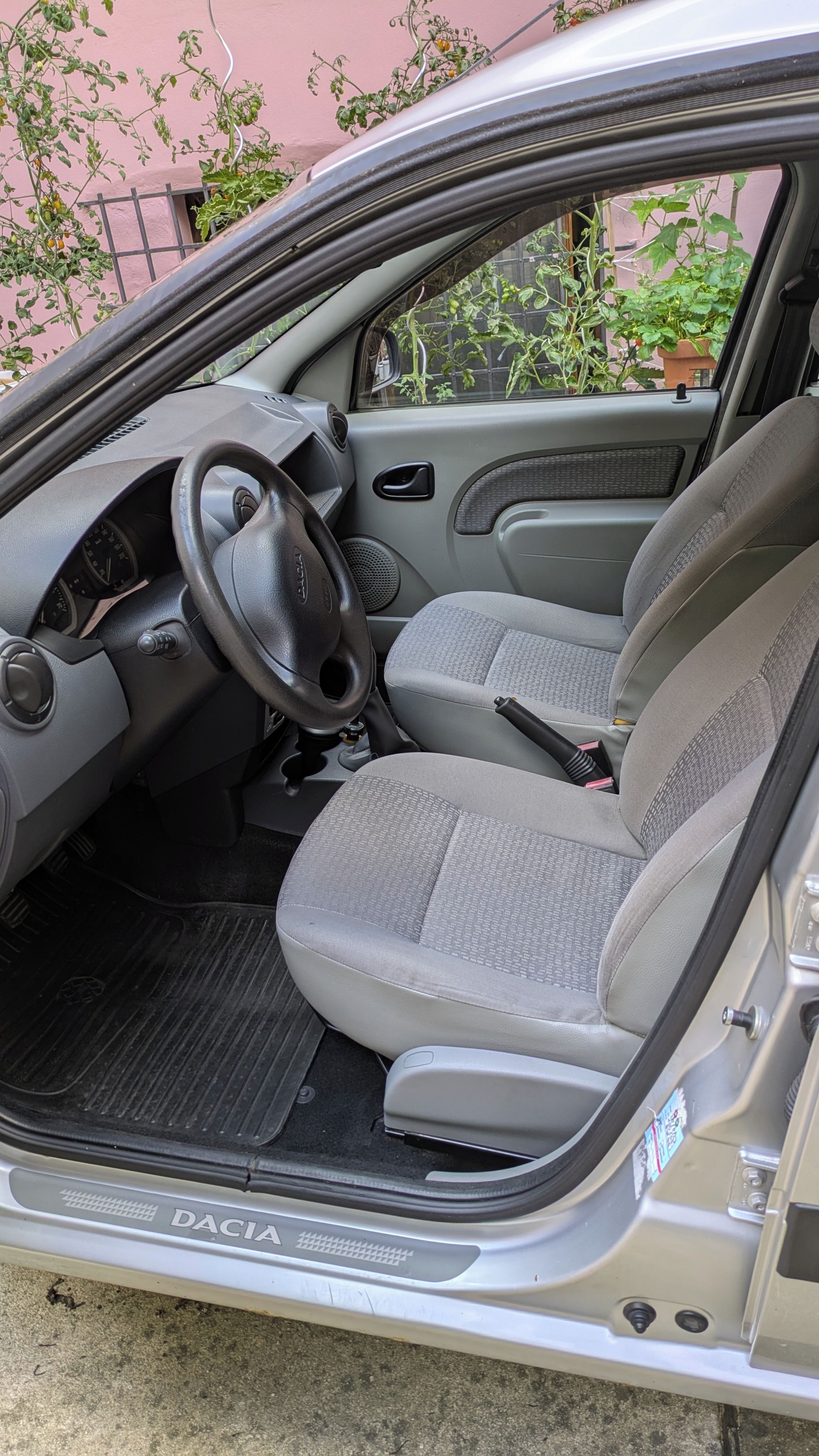 Dacia Logan, 1.5 dCi, koupeno v ČR - fotka 5