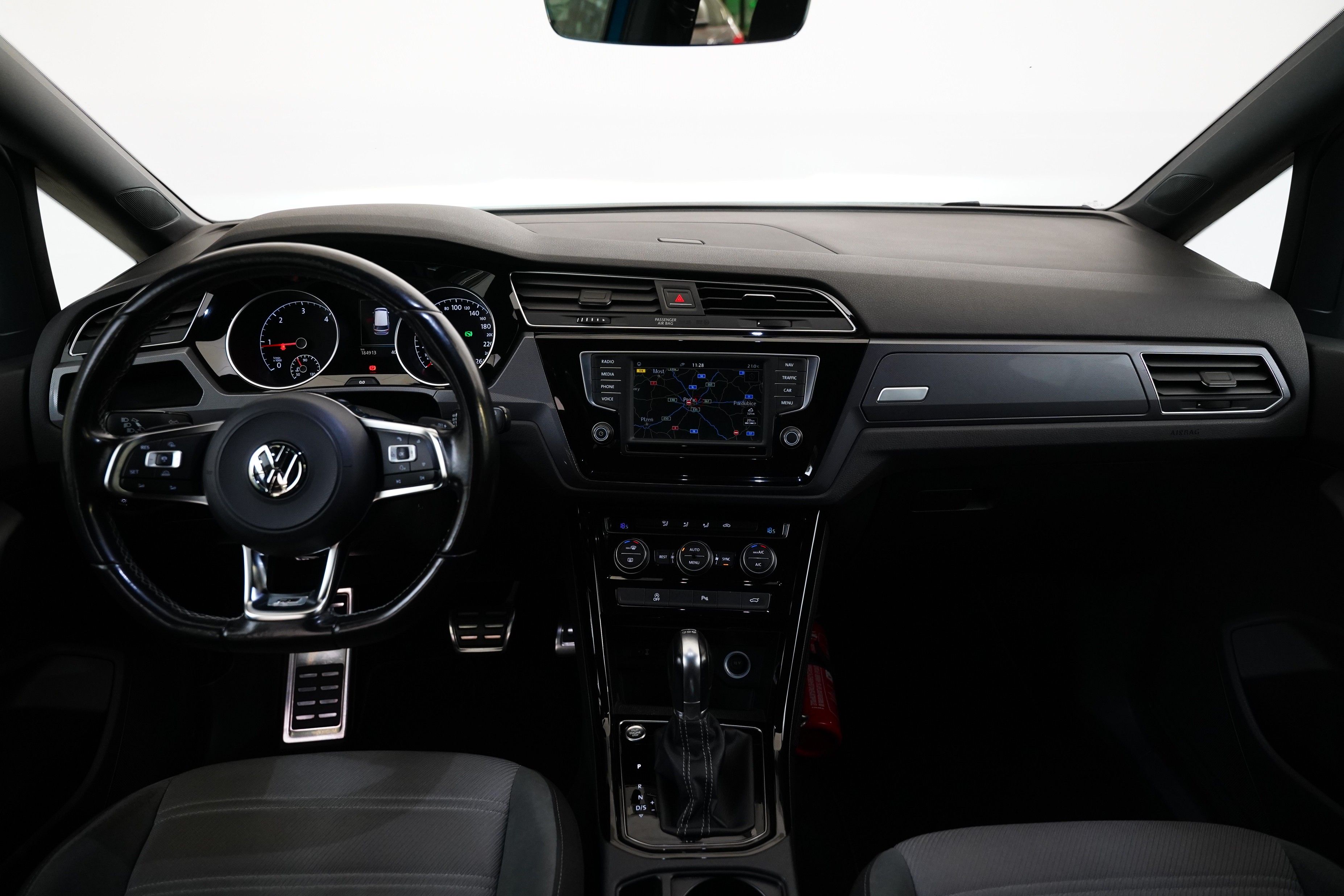 Volkswagen Touran, 1.6 TDI 85 kW R-Line - fotka 5