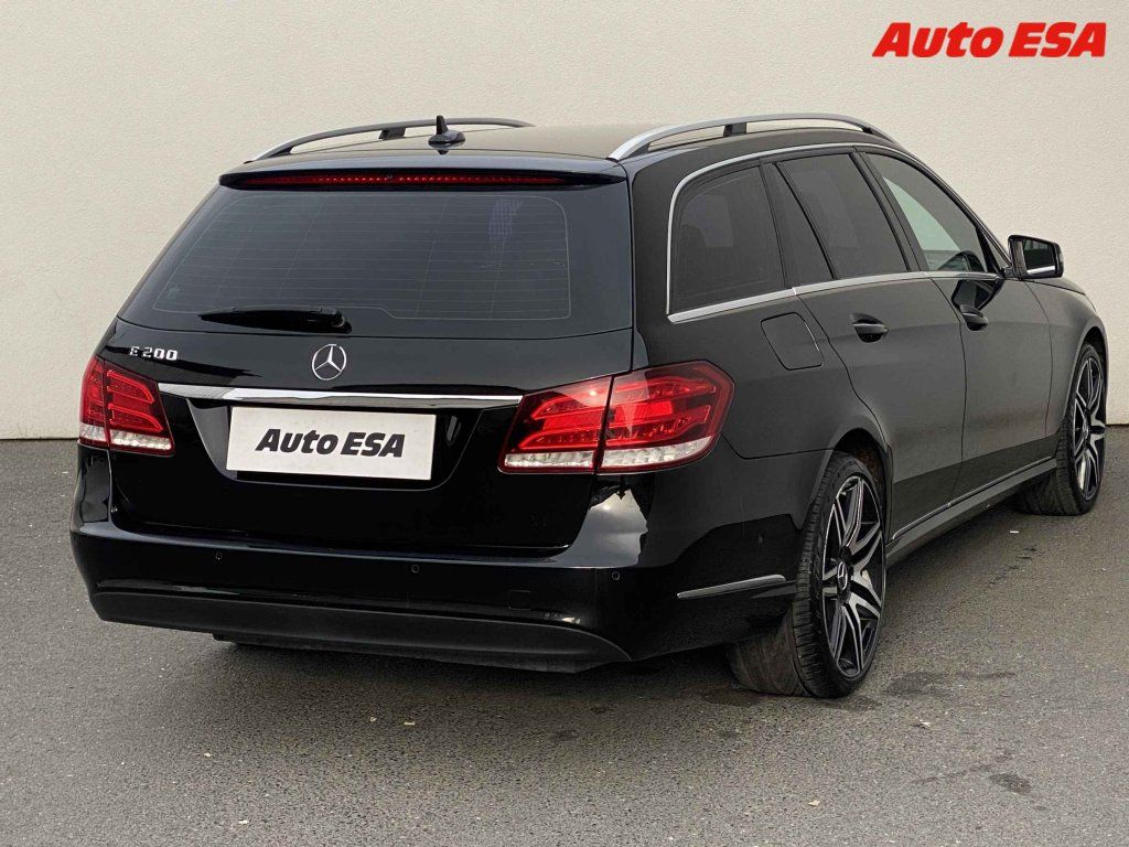 Mercedes-Benz Třídy E, 2.0 E200,AT - fotka 4