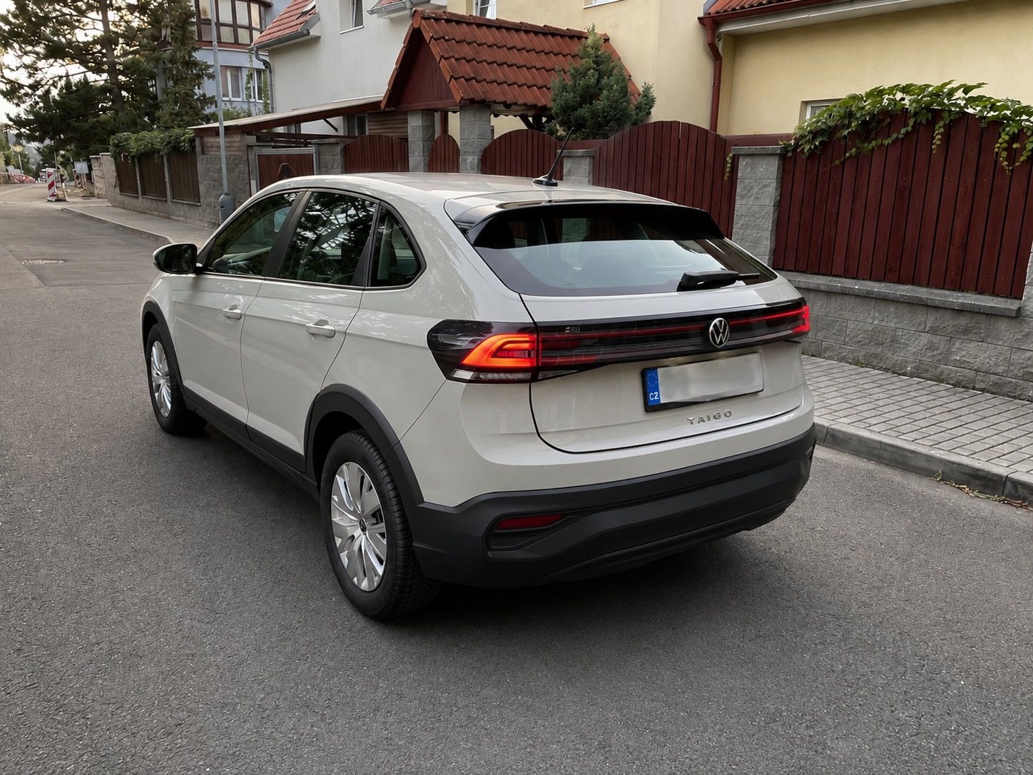 Volkswagen Taigo, 1,0 Tsi, Life, 1.maj 10.000km - fotka 4