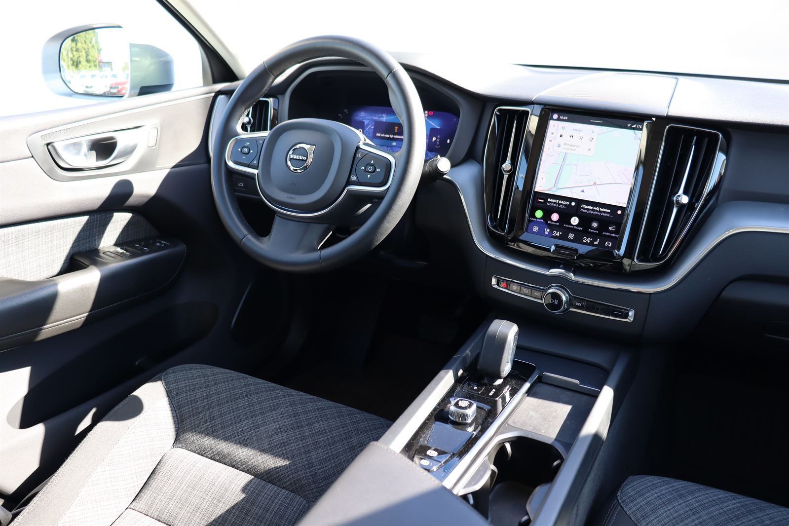 Volvo XC60, B4 2.0 FWD Core Mild-Hybrid - fotka 5