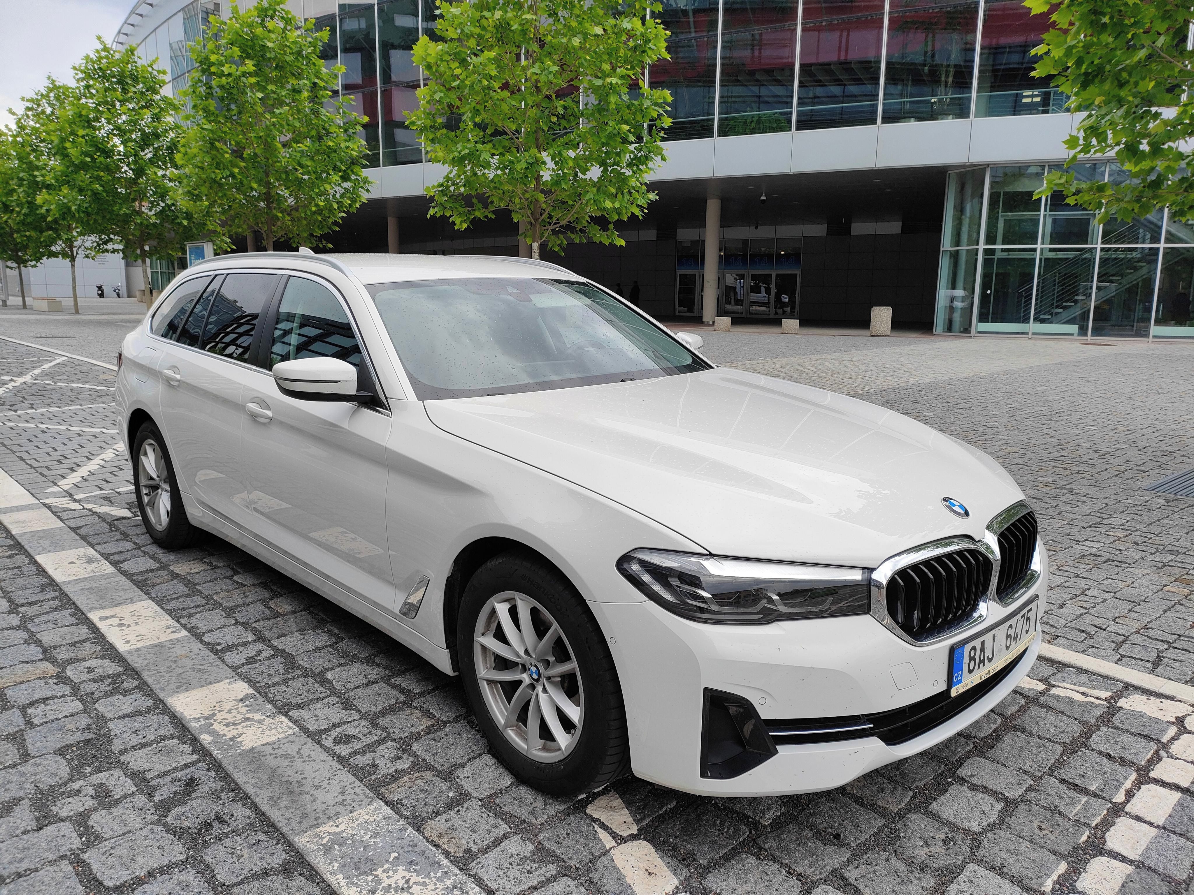 BMW Řada 5, BMW 520d xDrive Touring 140 kW - fotka 4