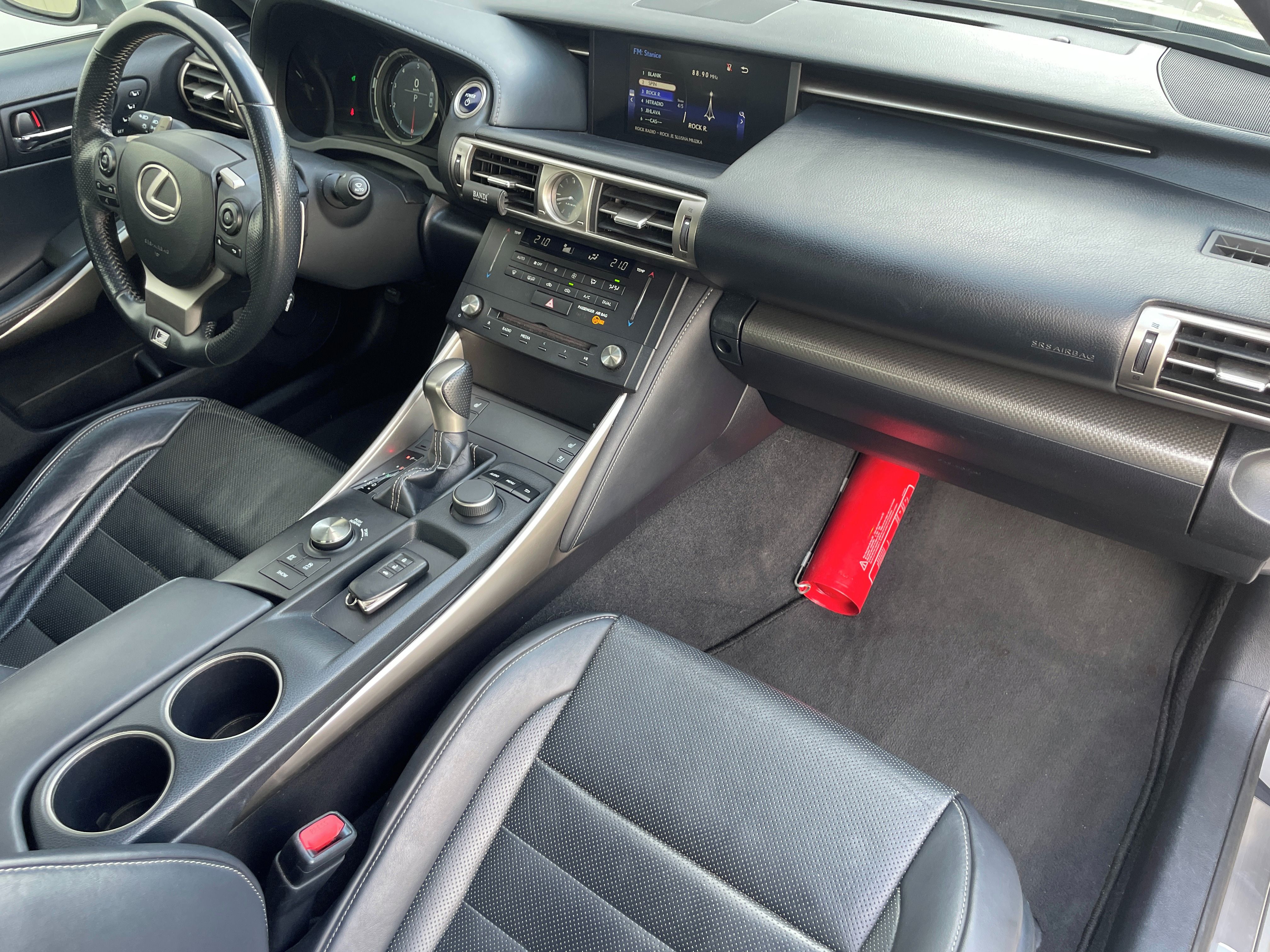 Lexus IS, 300h F-SPORT - fotka 6