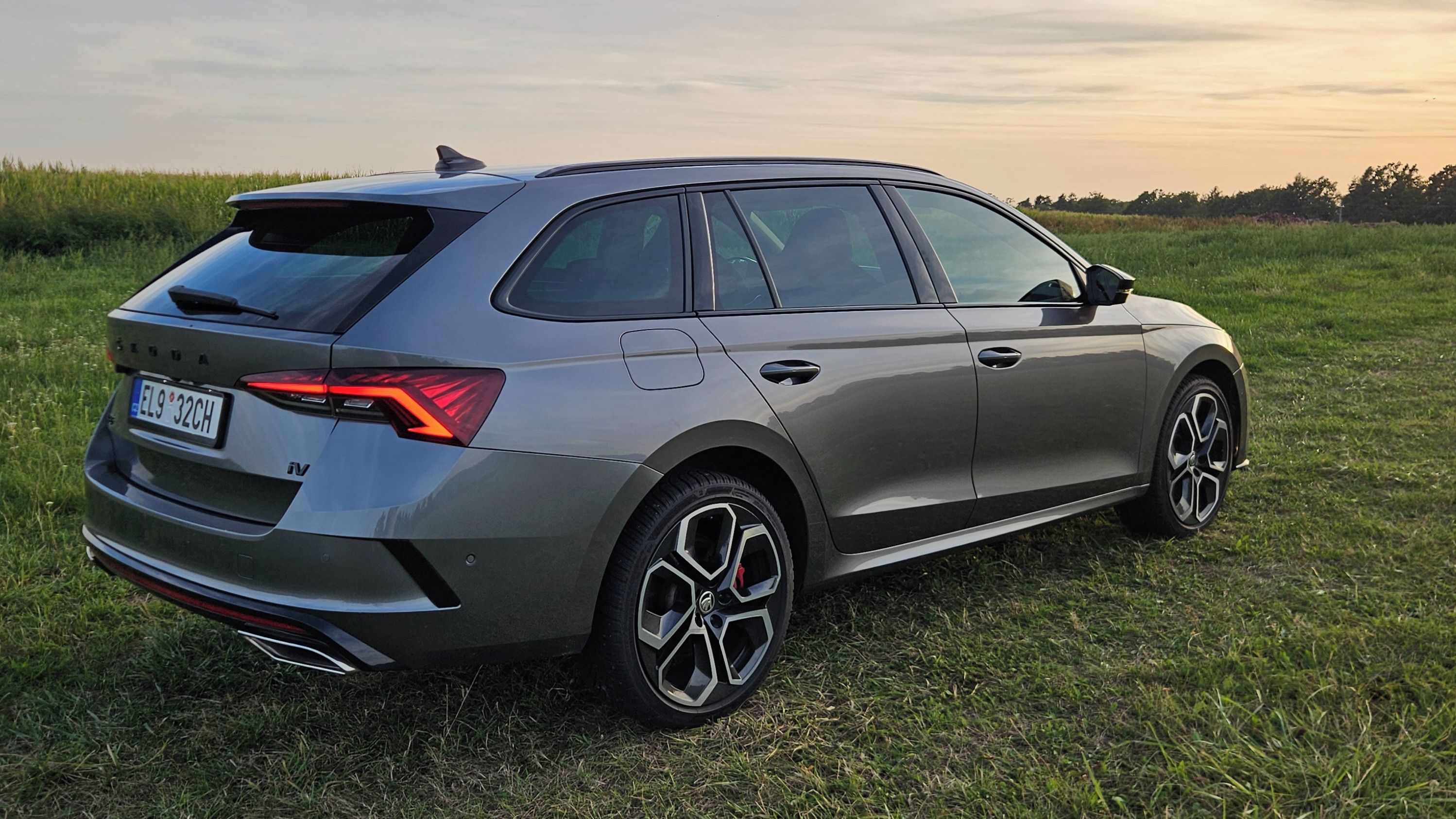 Škoda Octavia, iV RS PHEV 180kW TOP stav! - fotka 6