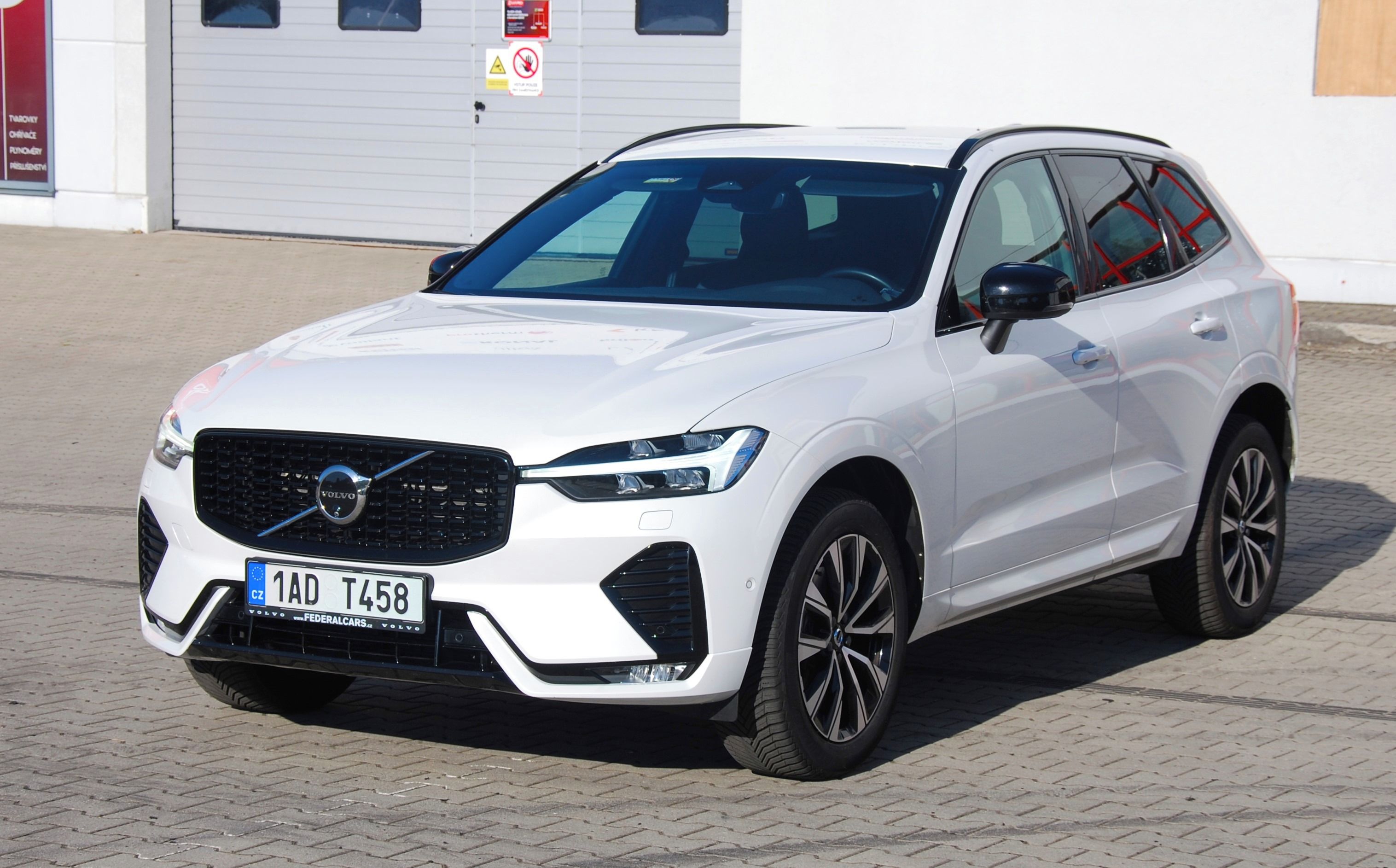 Volvo XC60, Volvo XC60 B4 4x4 - 1.majitel - fotka 4