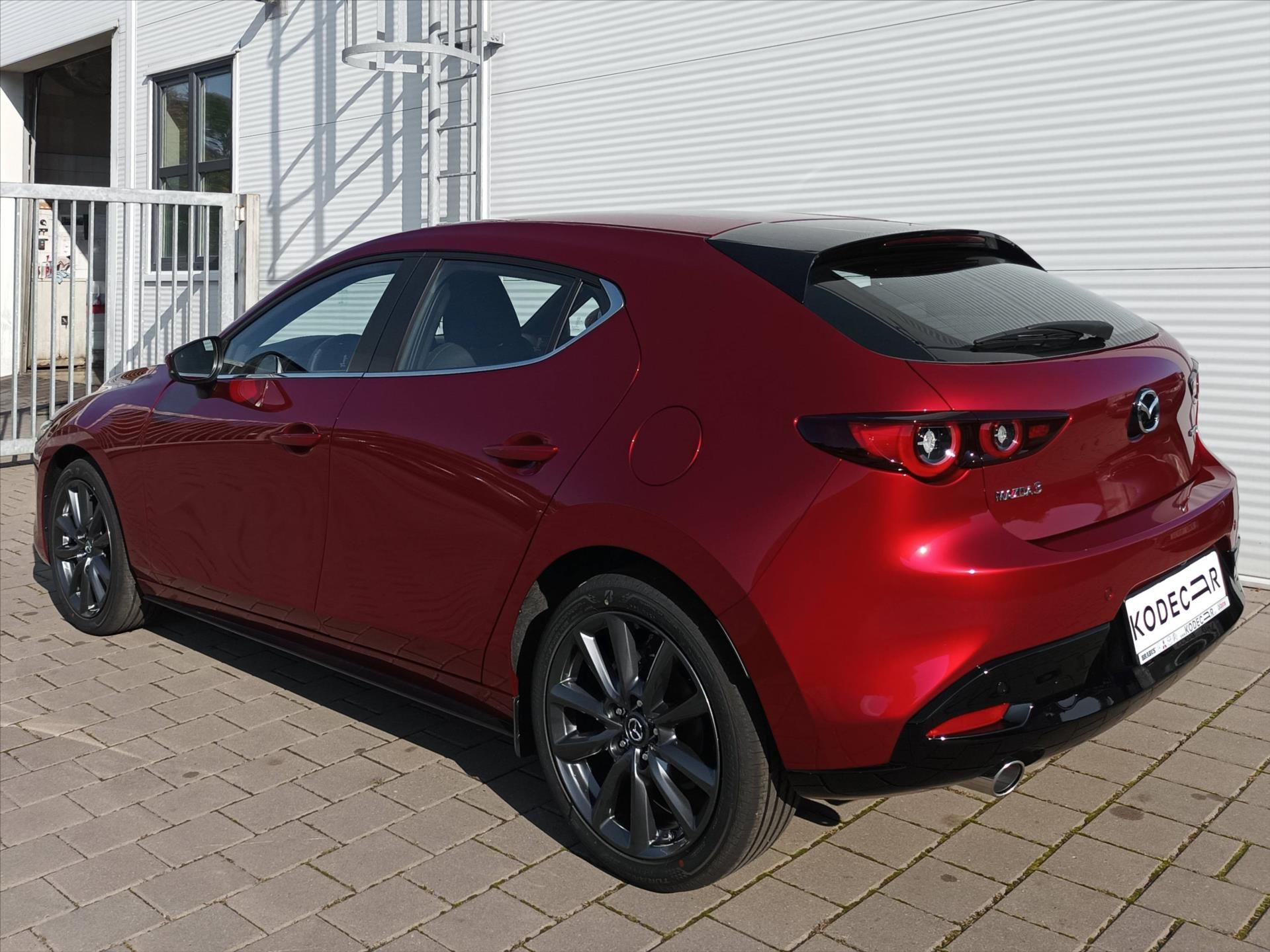 Mazda 3, 2,5 Centre-Line G140k 6MAN  HB - fotka 4