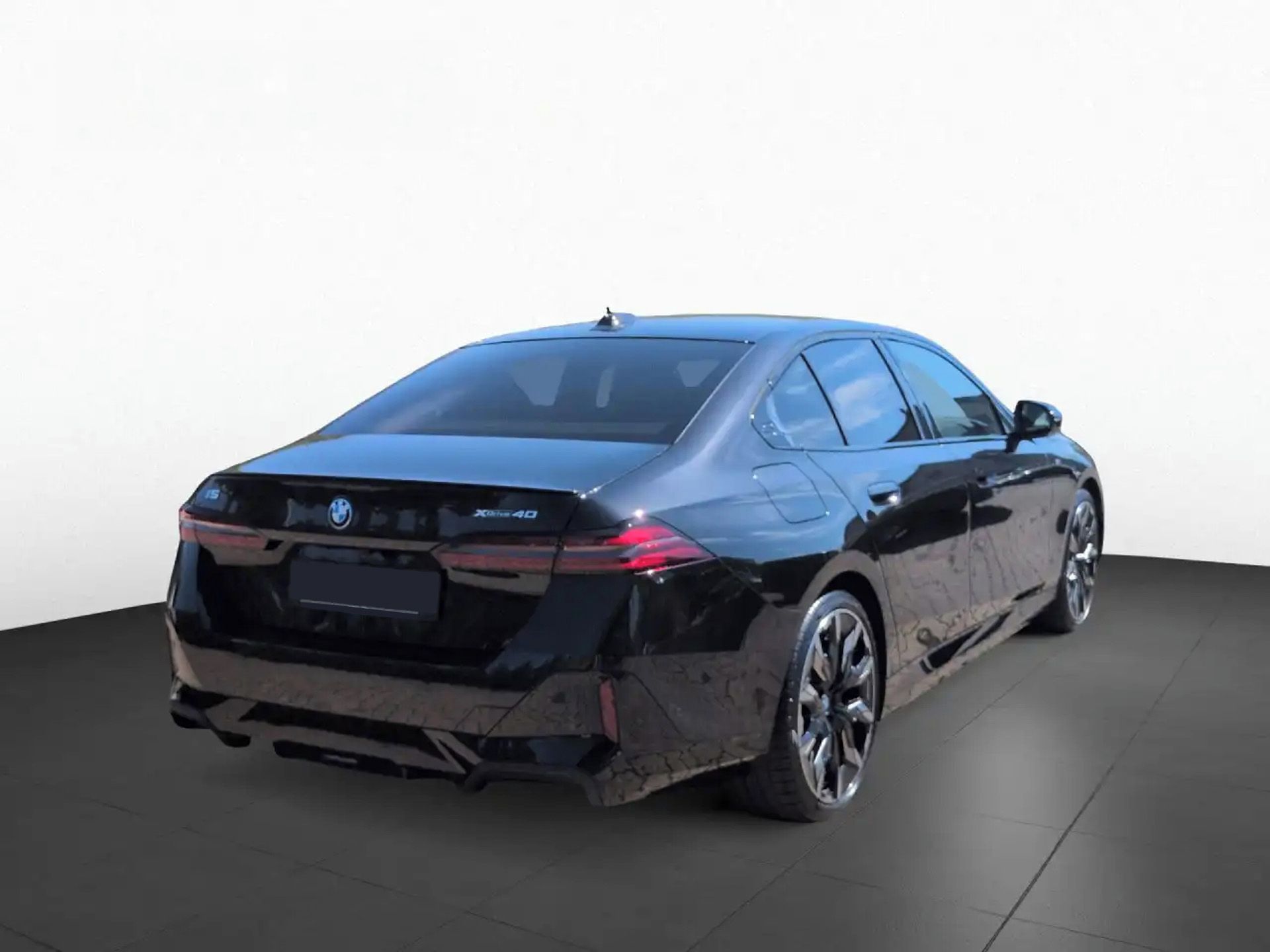 BMW i5, xDrive40 M-Sport Pro HuD B&W - fotka 4