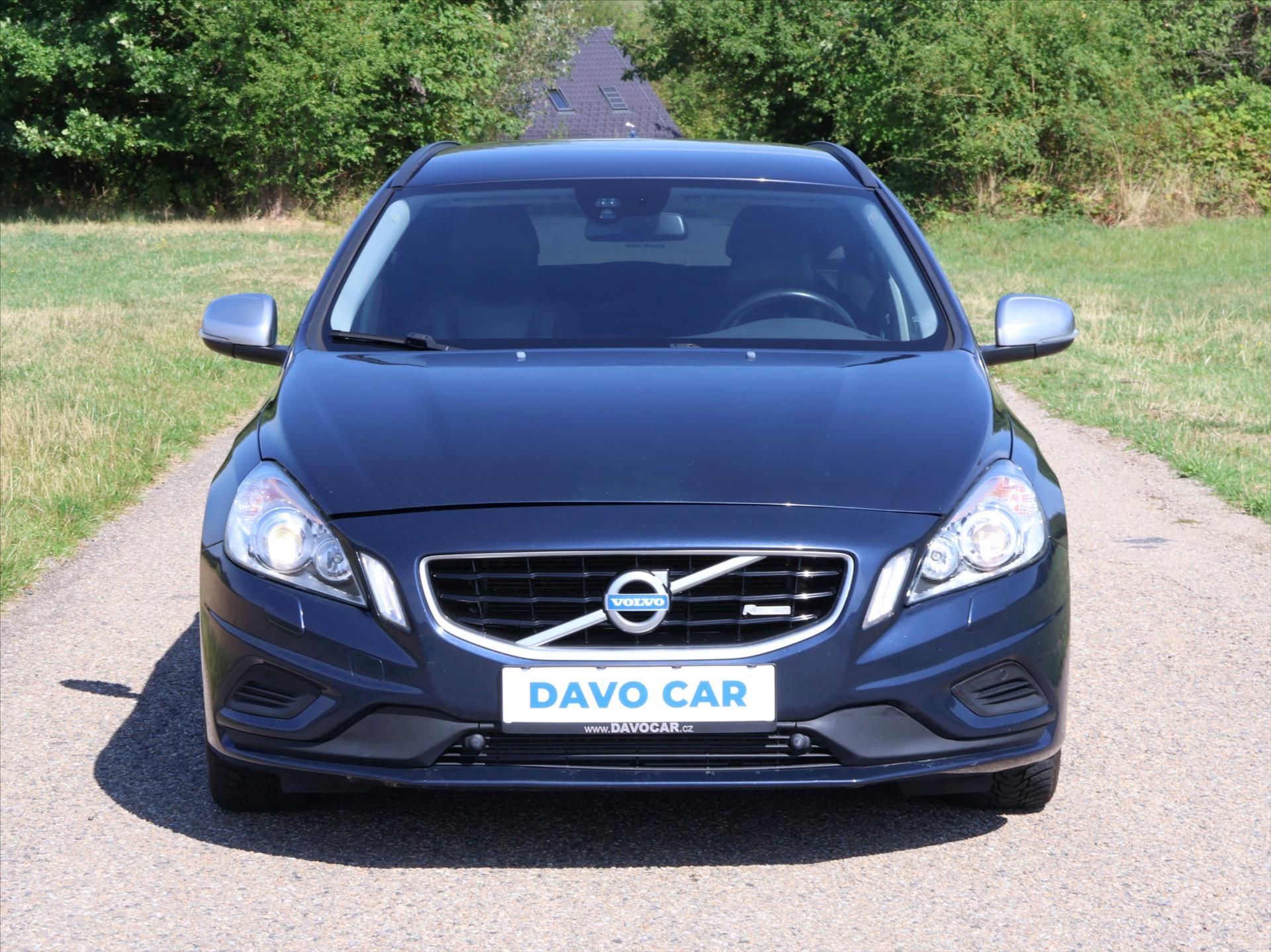 Volvo V60, 2,4 D4 V5 120kW AWD R-design - fotka 2